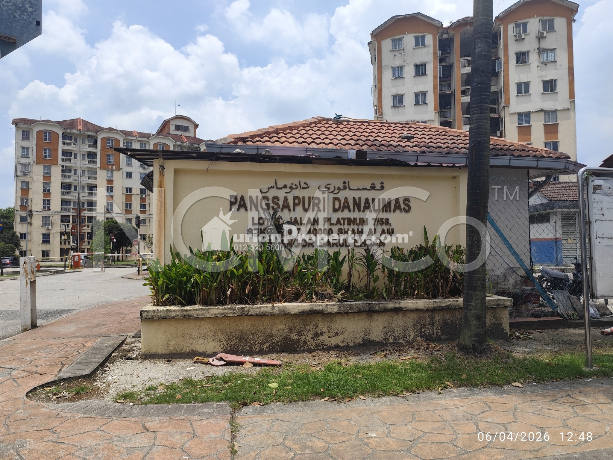 Apartment For Auction at Danaumas Apartment