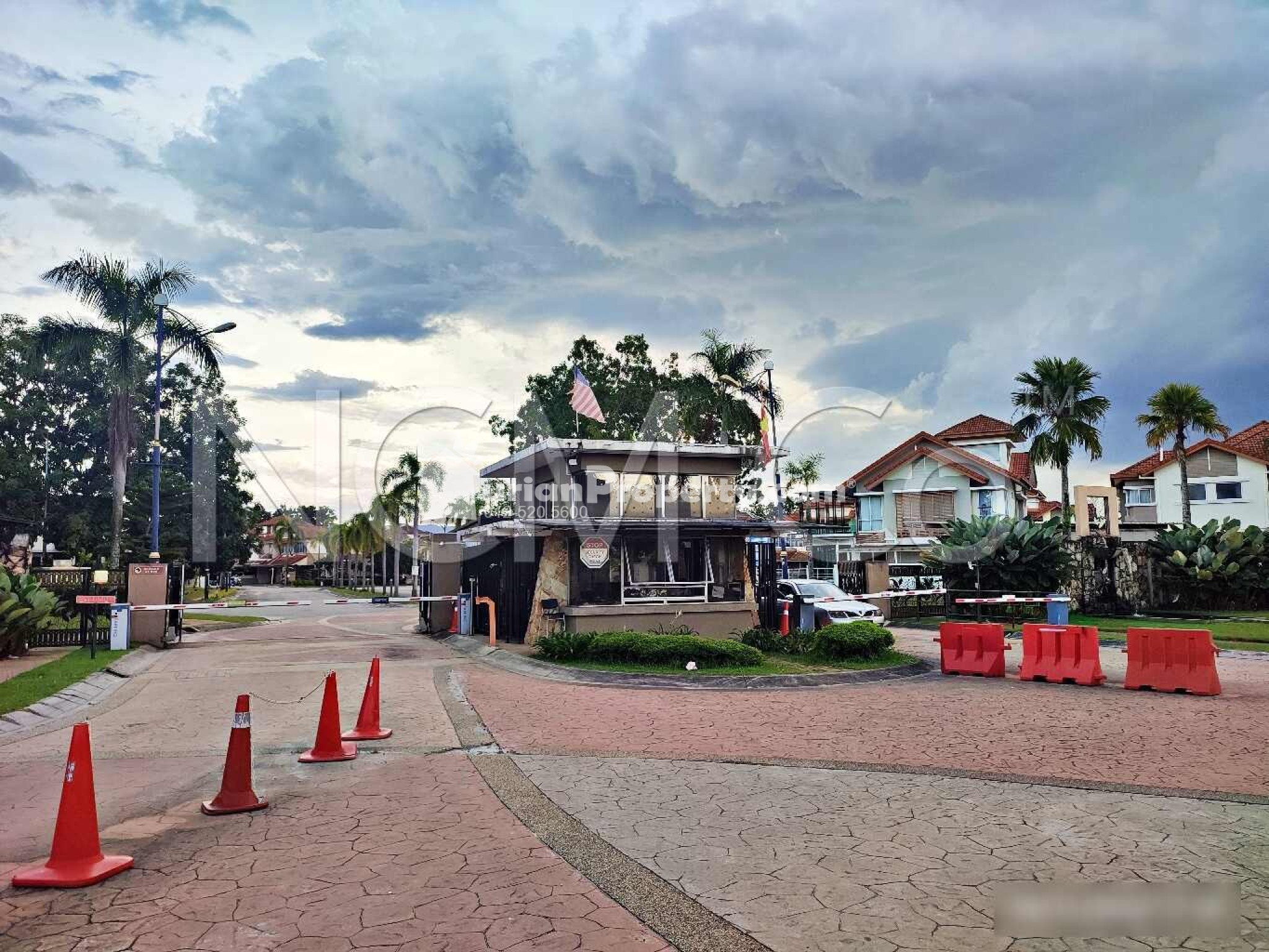 Semi D For Auction at Anggun 1