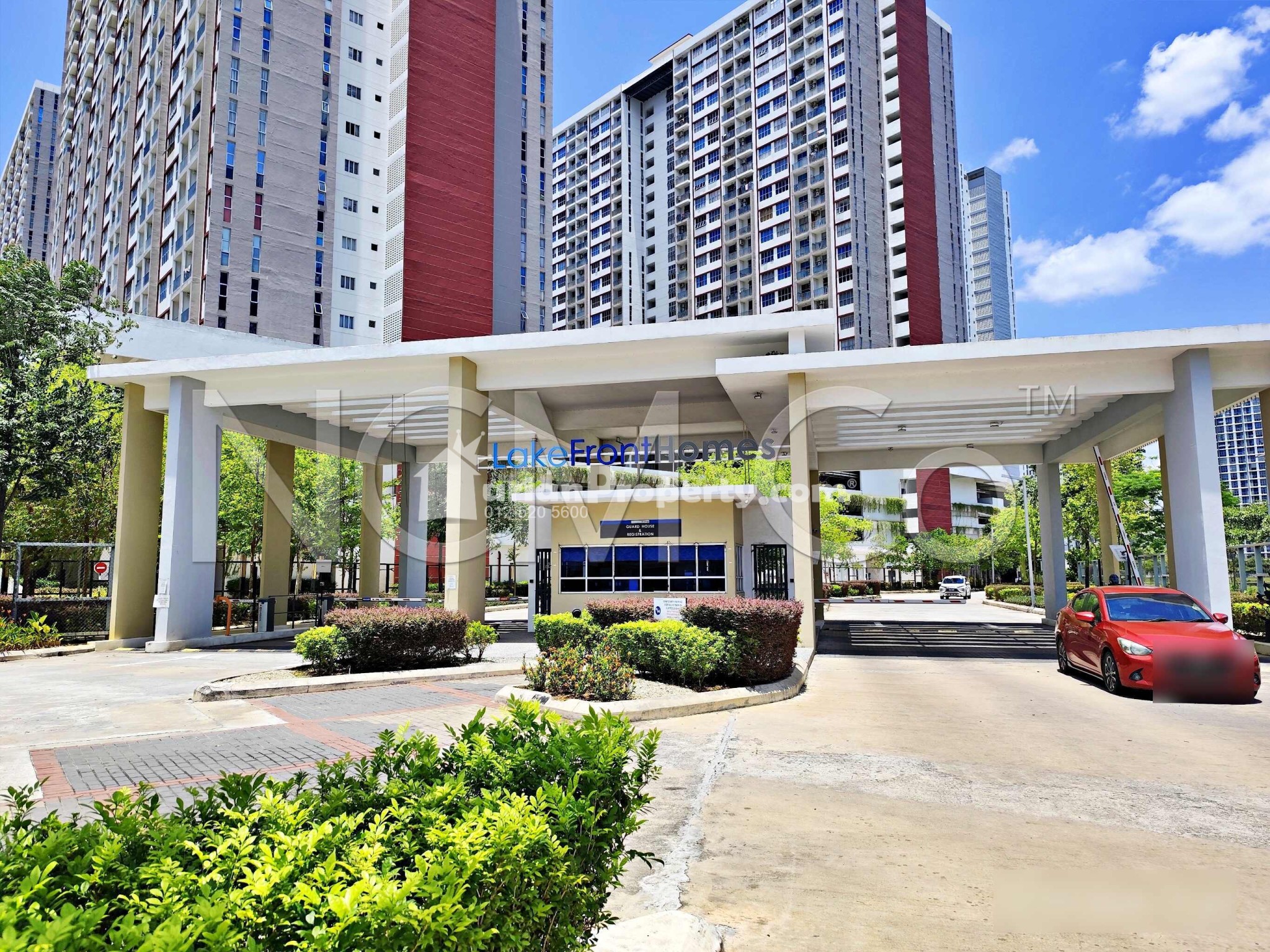 Apartment For Auction at Lakefront Residence