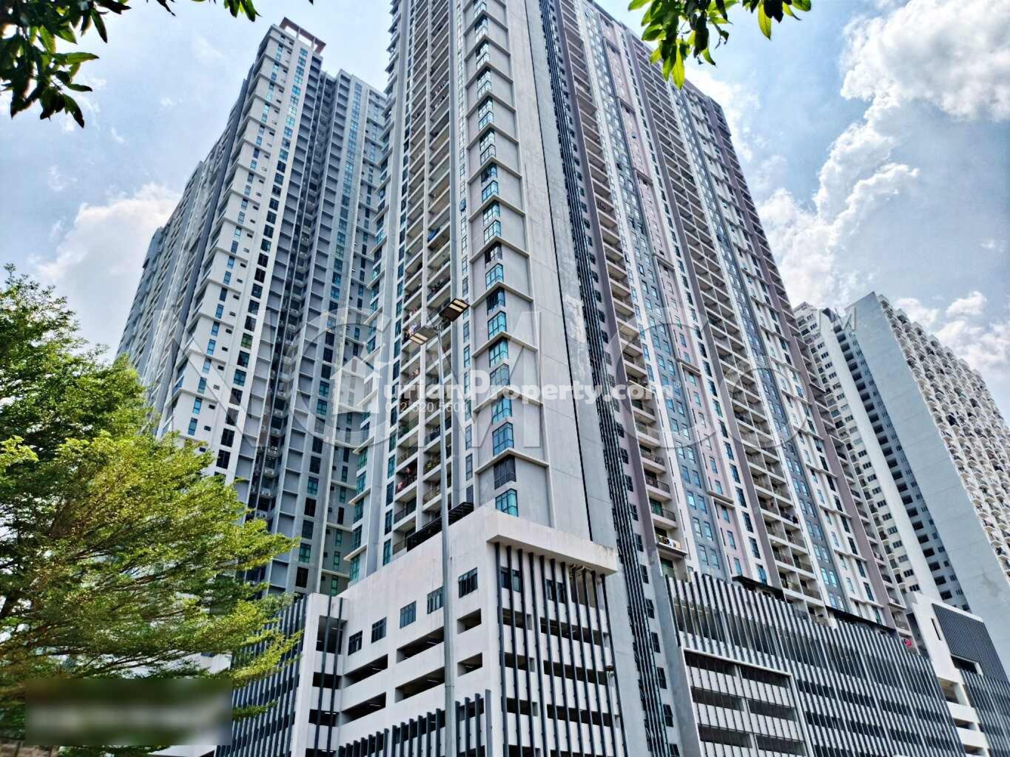 Condo For Auction at The Henge