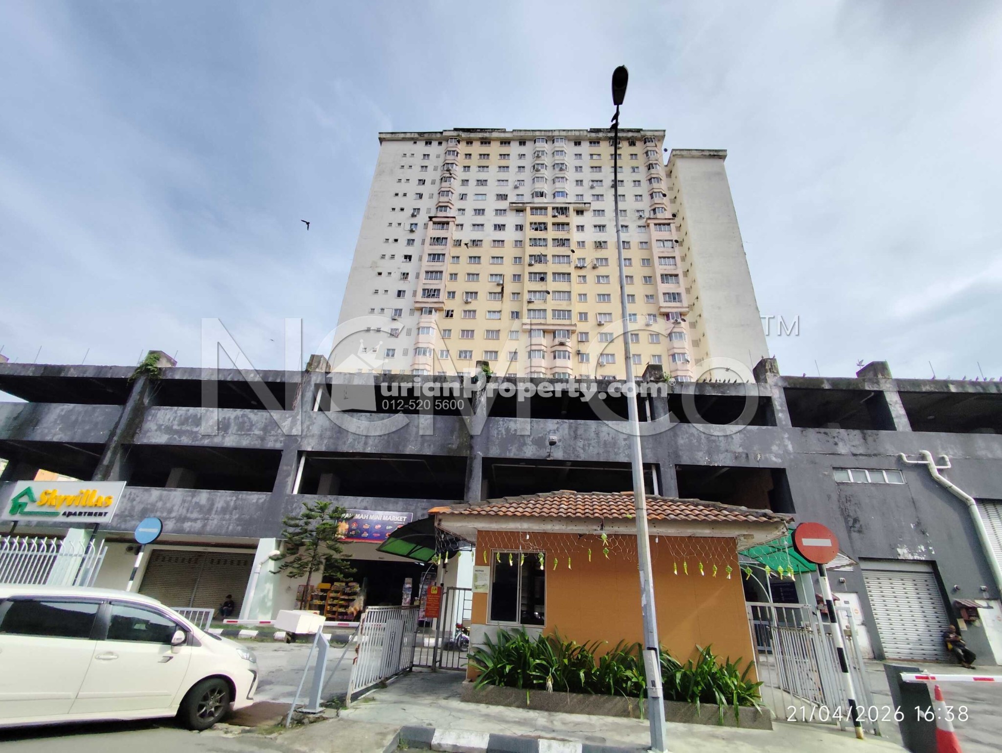 Apartment For Auction at Serdang Skyvillas