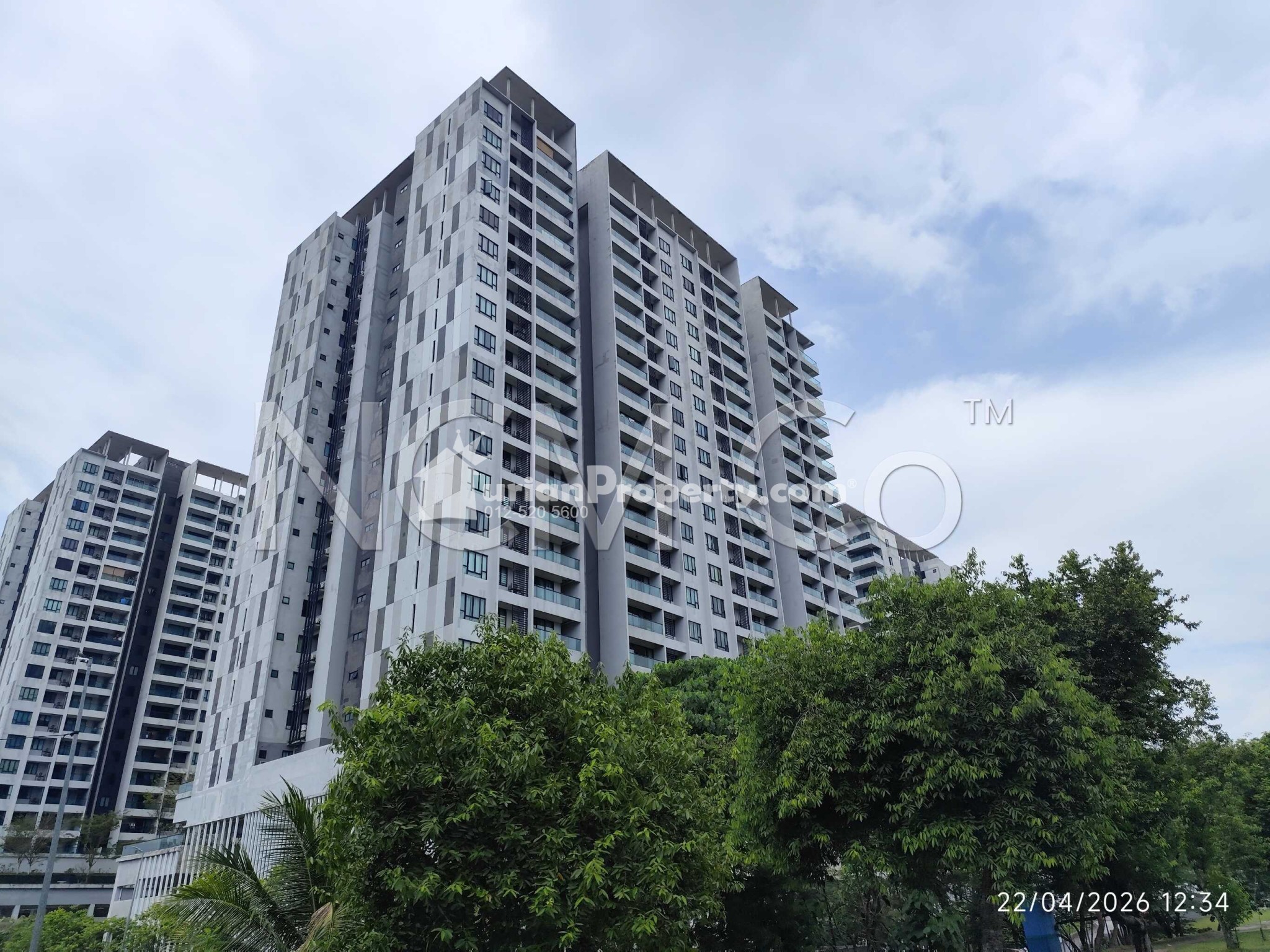 Condo For Auction at Paragon 3