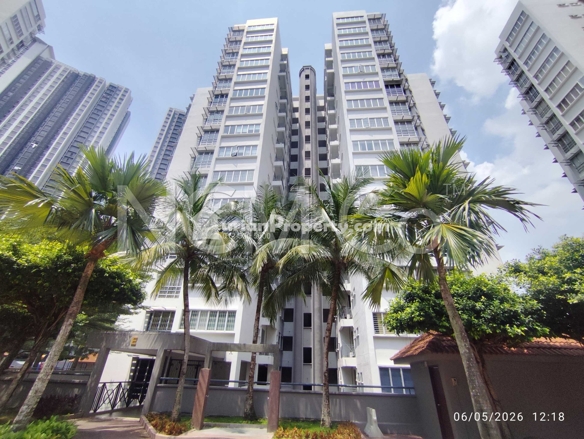 Condo For Auction at Villa Wangsamas