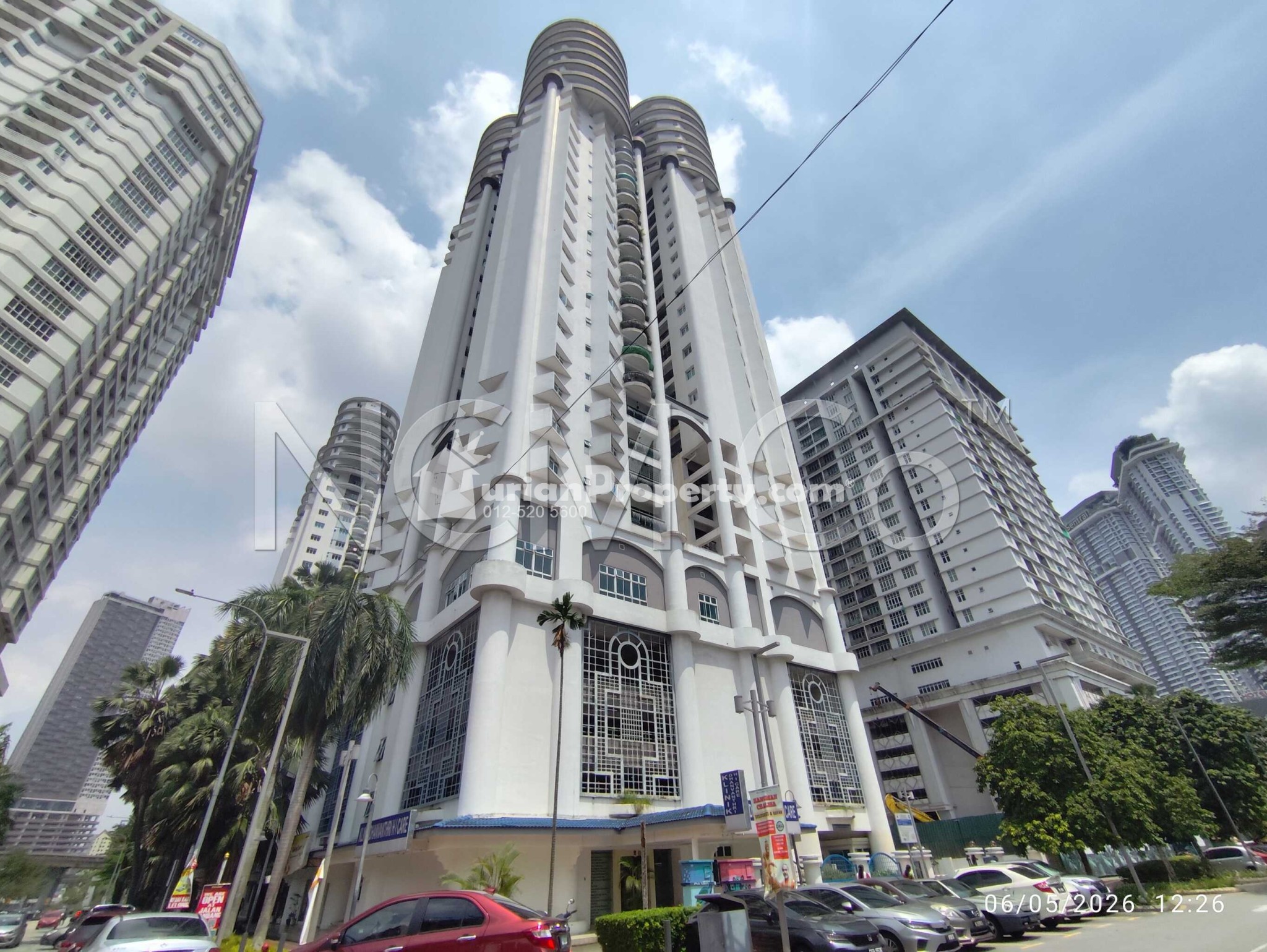 Condo For Auction at Villa Scott