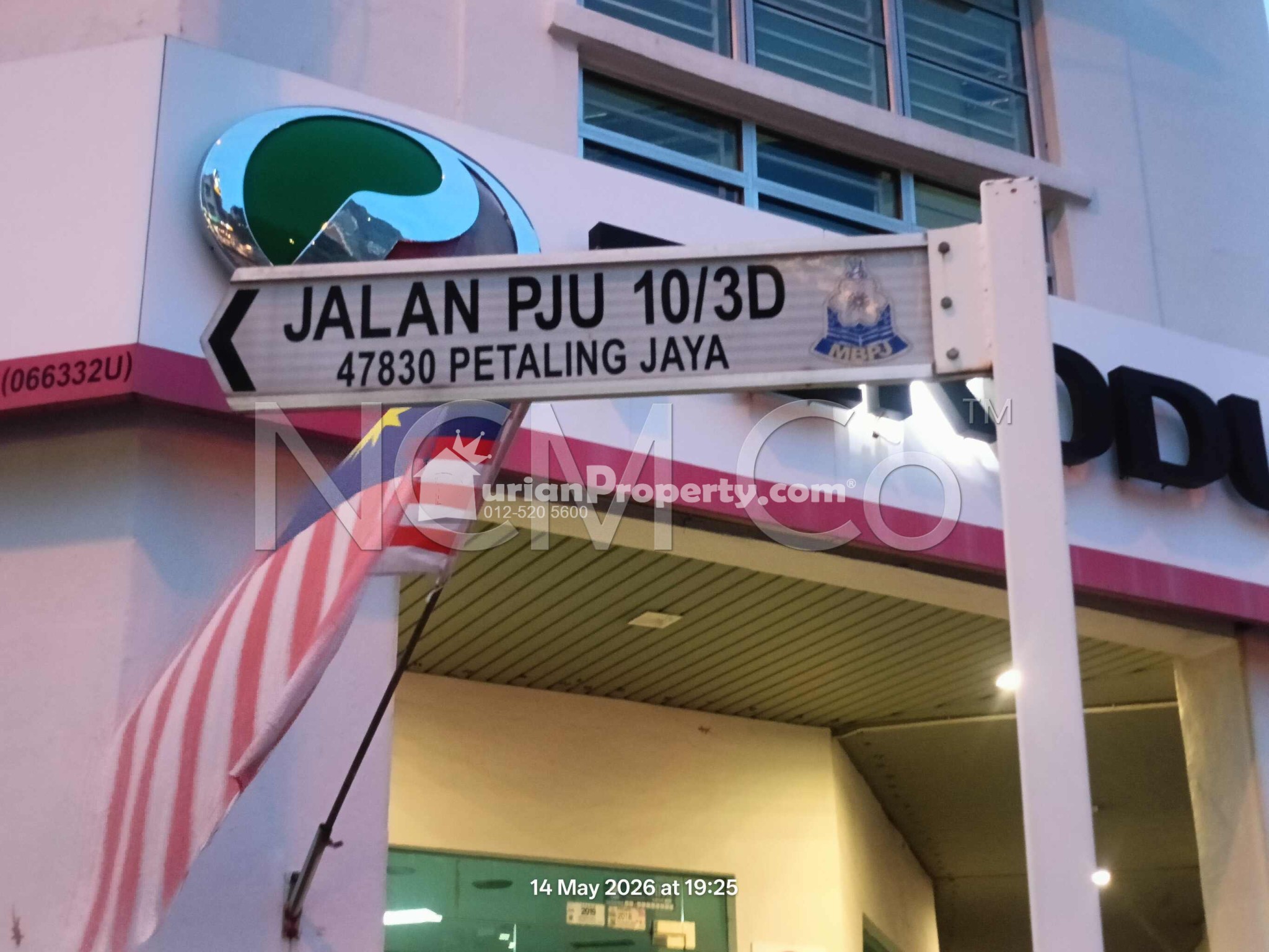 Apartment For Auction at Vista Shop Apartment