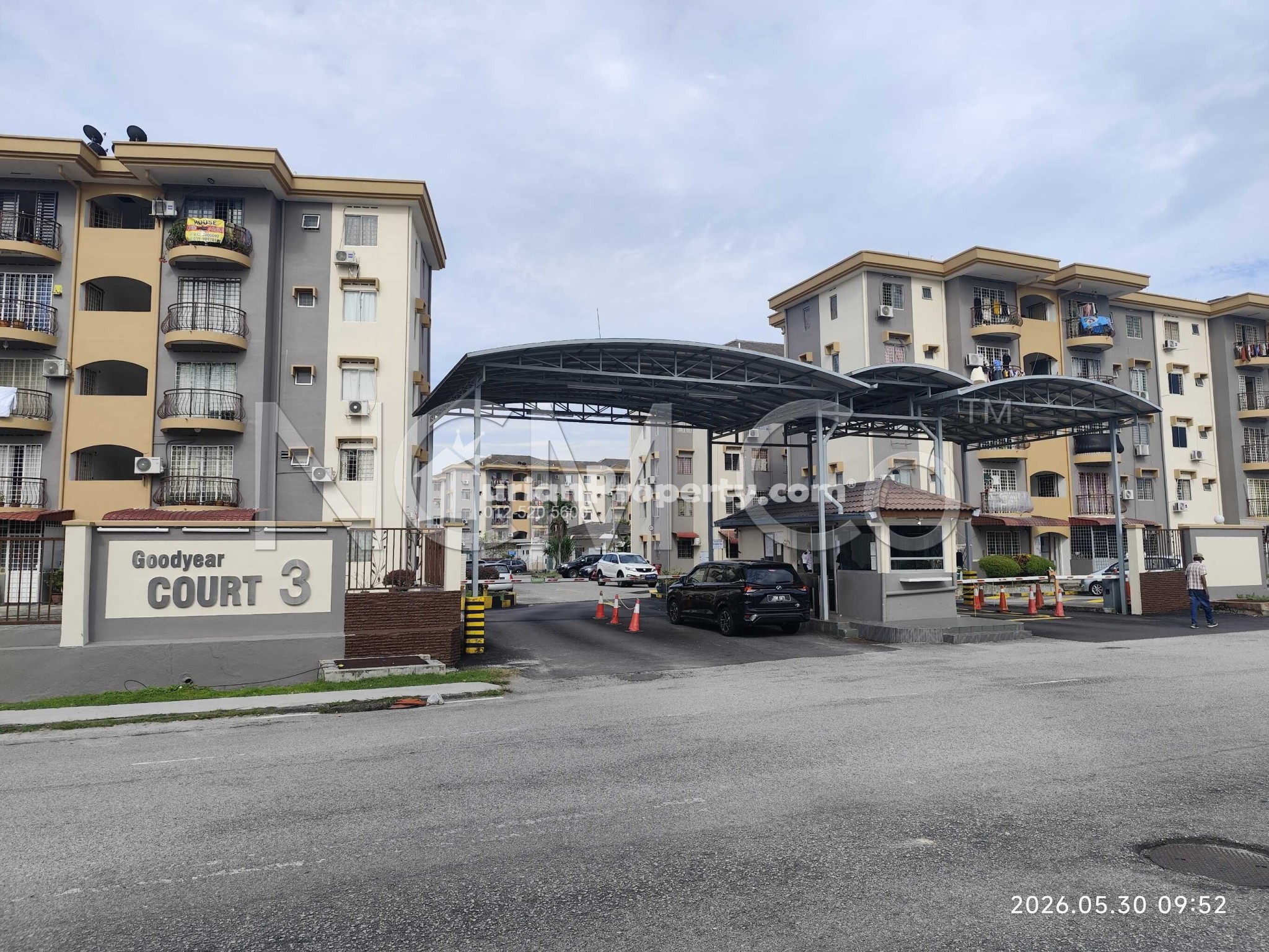 Apartment For Auction at Goodyear Court 3