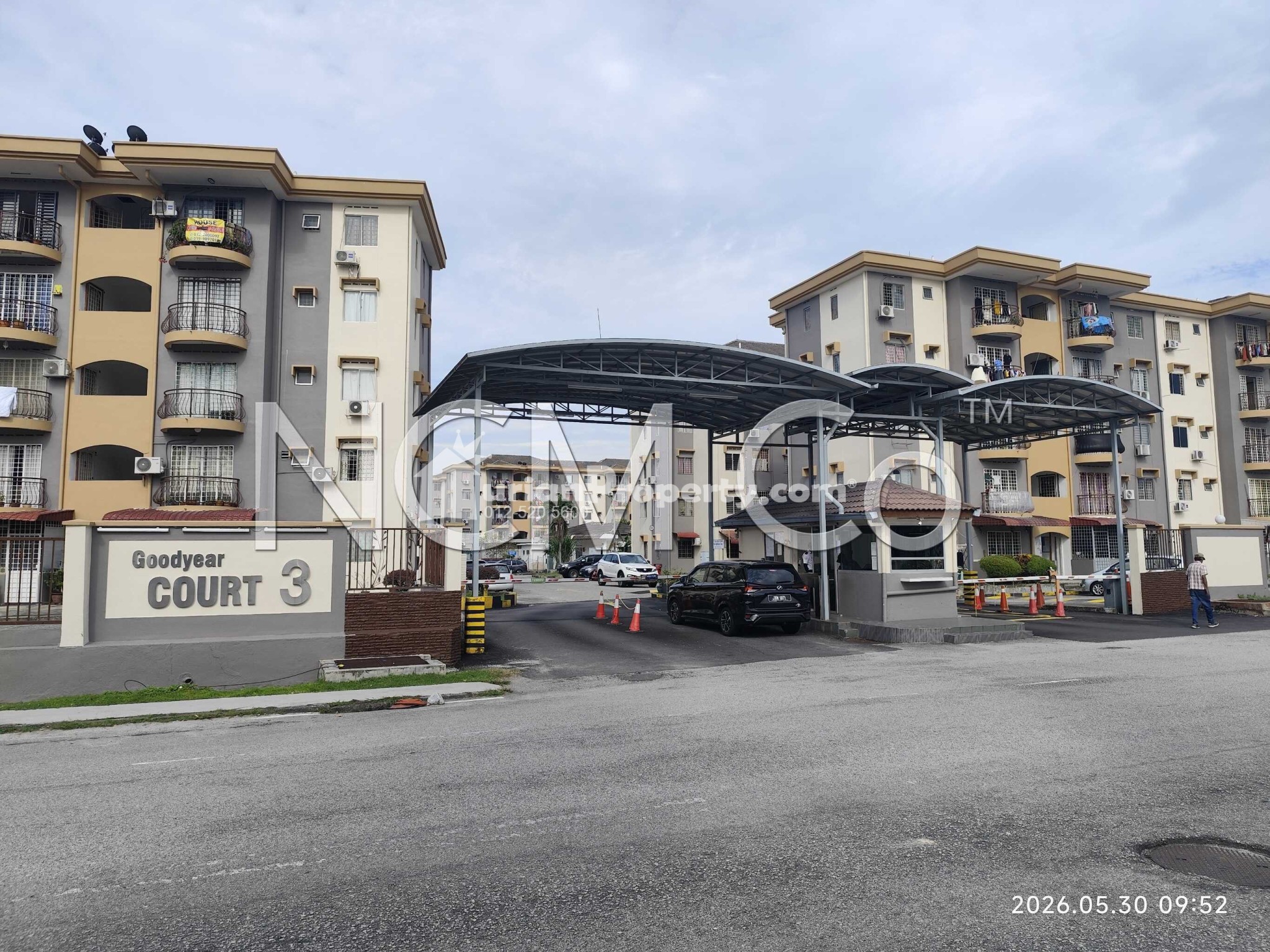Apartment For Auction at Goodyear Court 3
