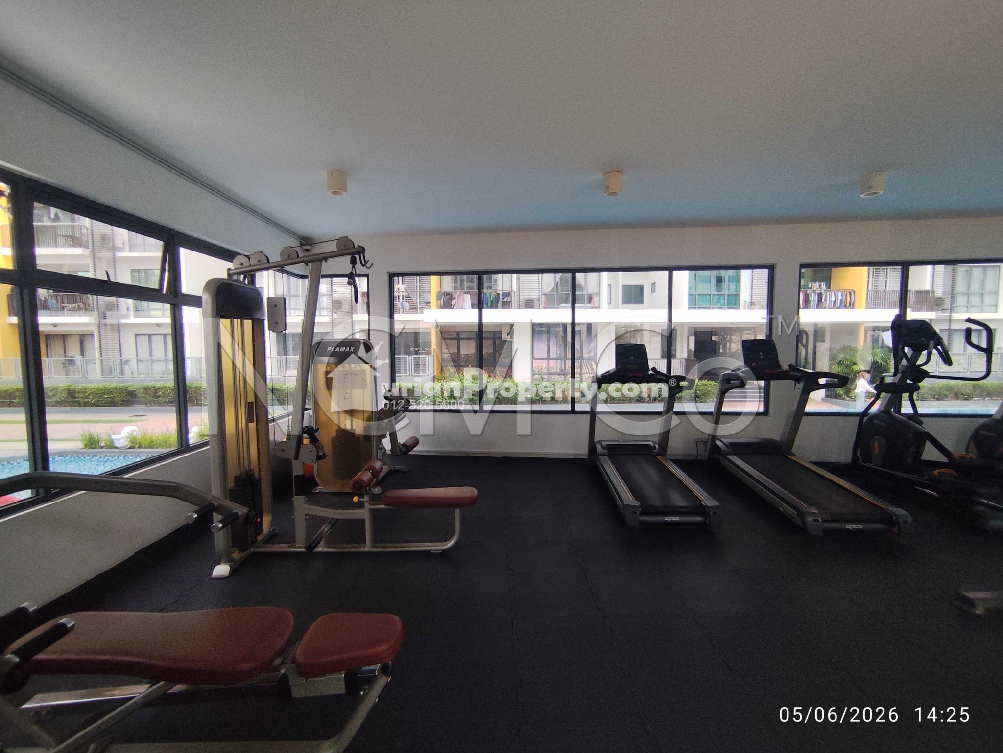 Condo For Auction at Oasis 2 Residence