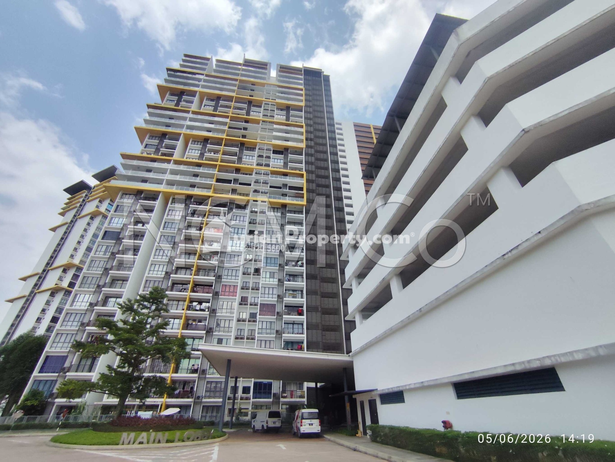Condo For Auction at Oasis 2 Residence