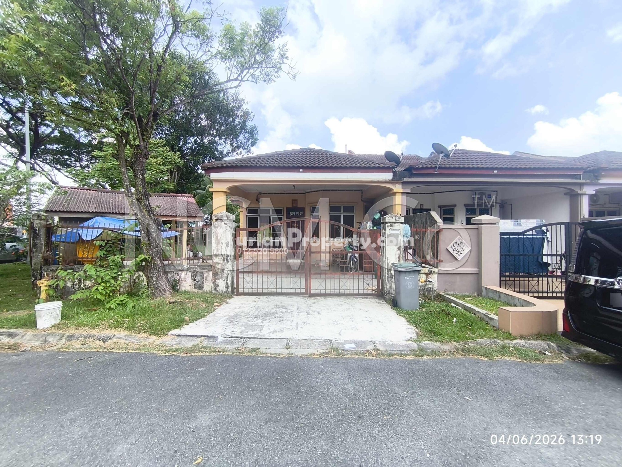 Terrace House For Auction at Taman Pulai Indah