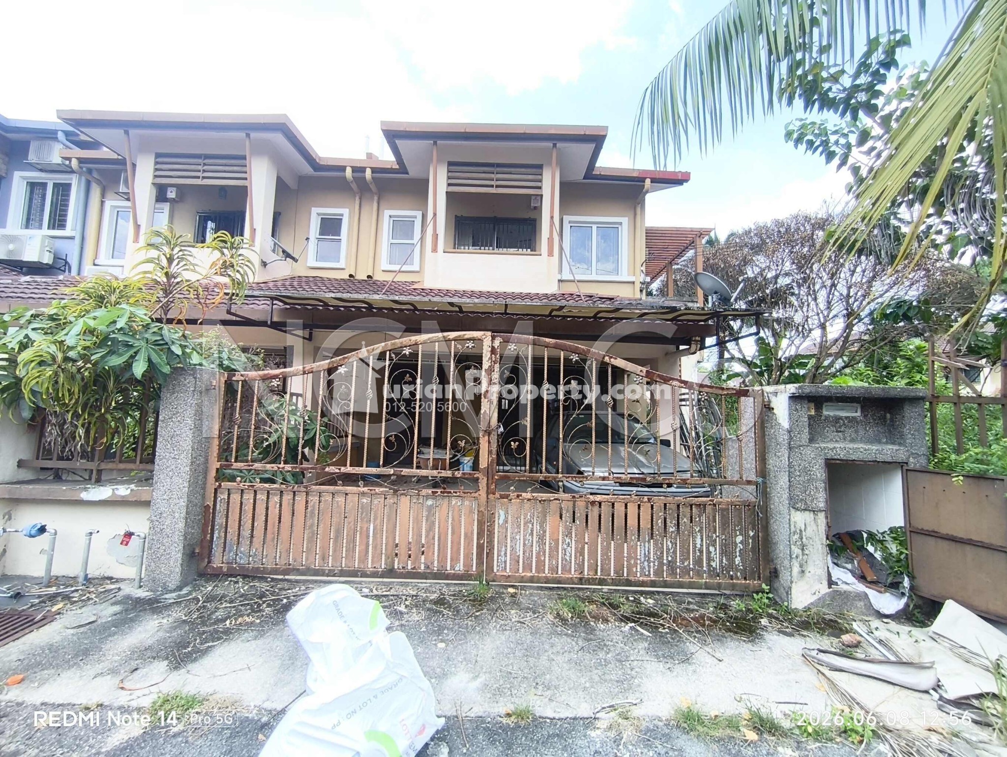 Terrace House For Auction at Section 3
