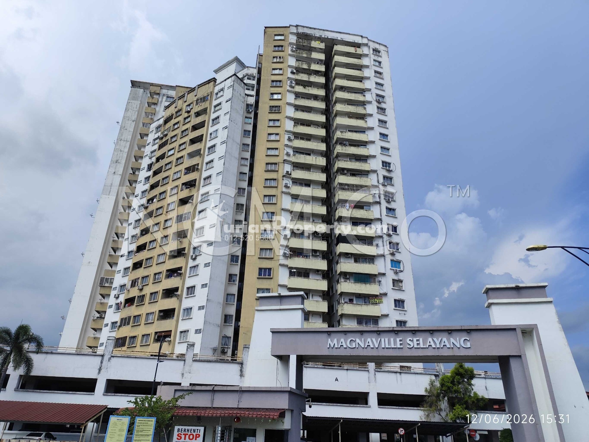 Condo For Auction at Magna Ville