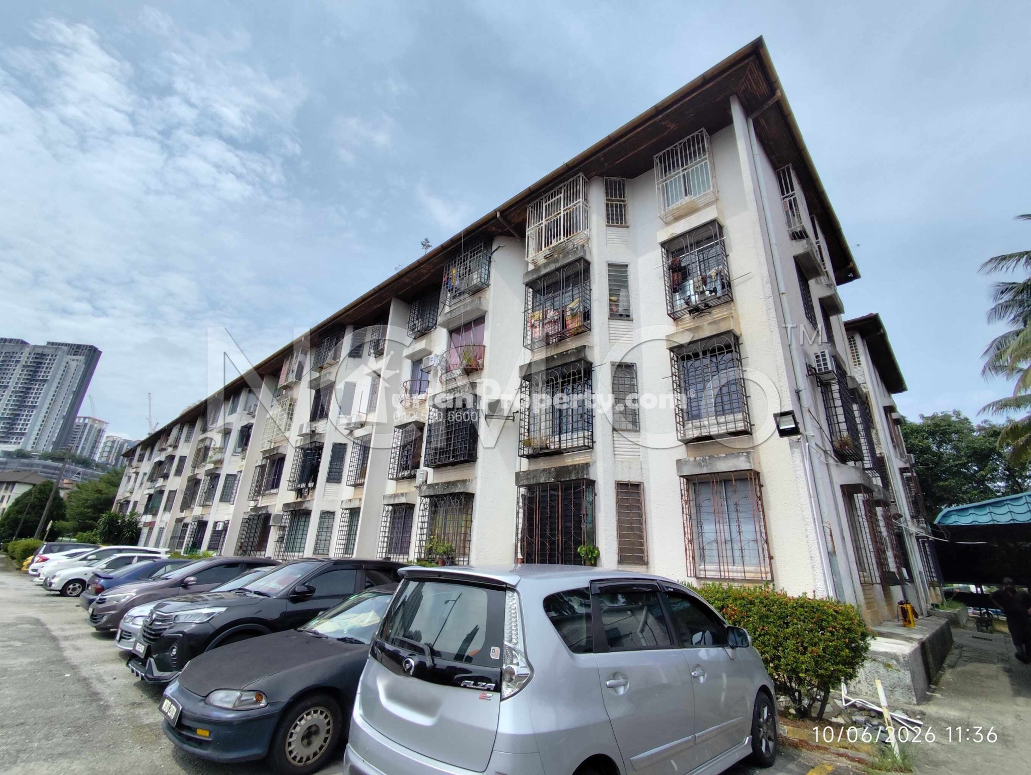 Apartment For Auction at Rampai Court