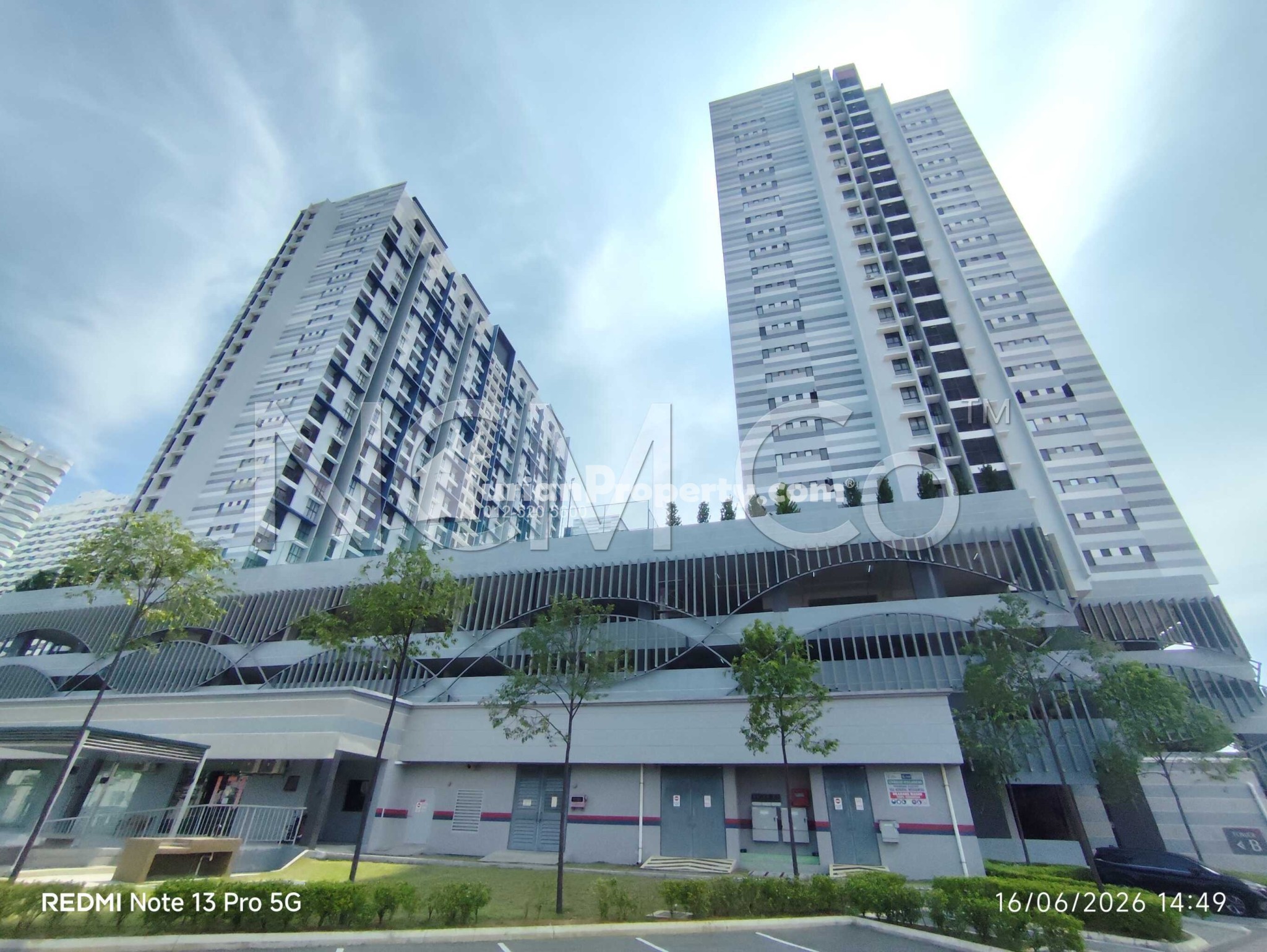 Condo For Auction at Admiral Residences