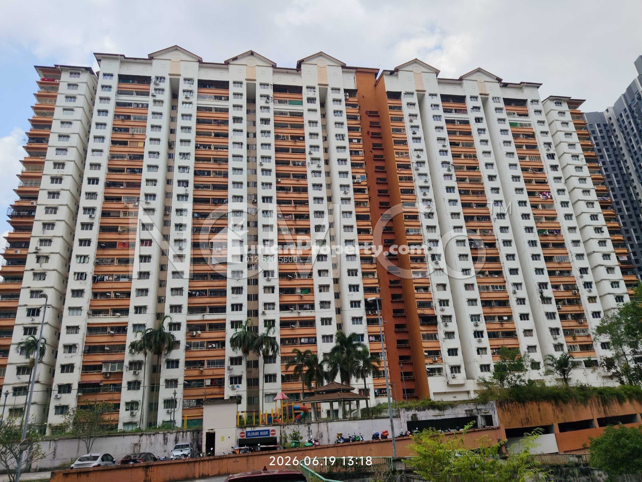 Apartment For Auction at Flora Damansara Apartment