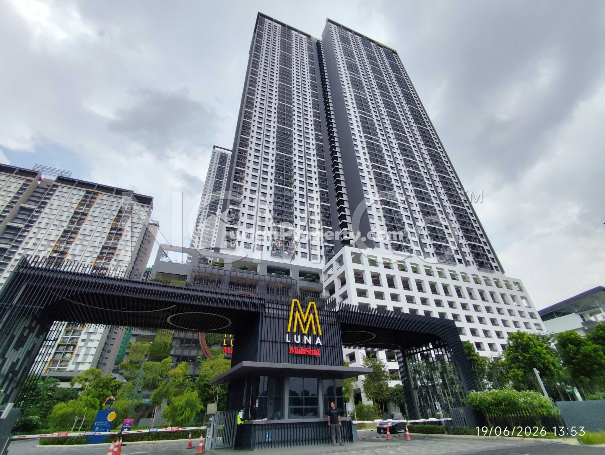 Serviced Residence For Auction at M Luna