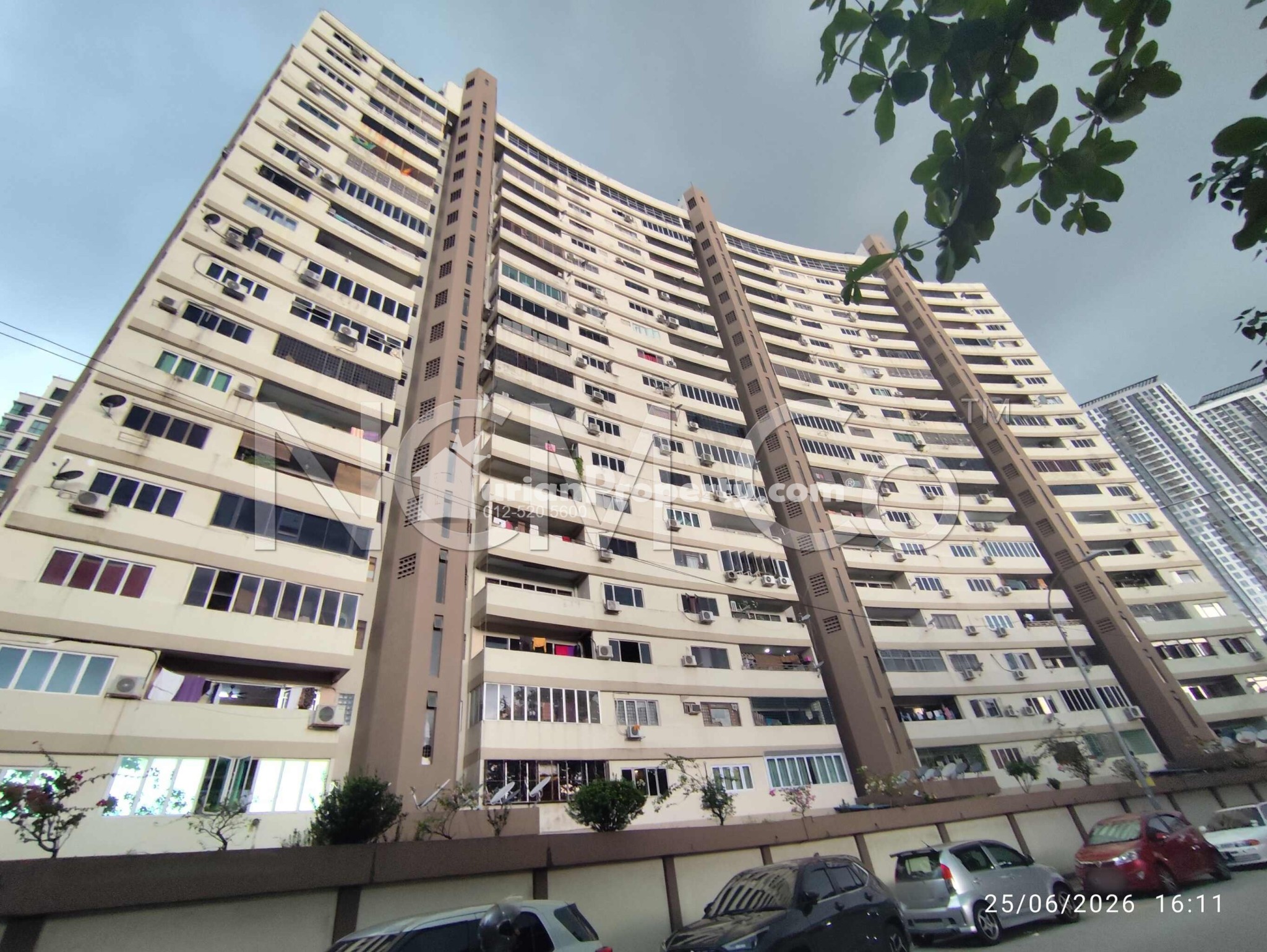Apartment For Auction at Crescent Court