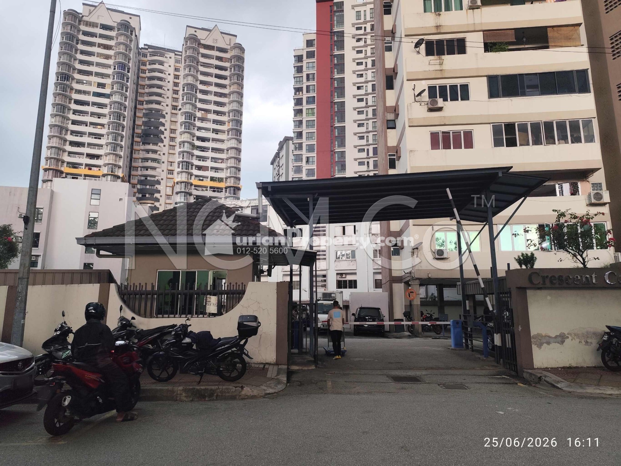 Apartment For Auction at Crescent Court