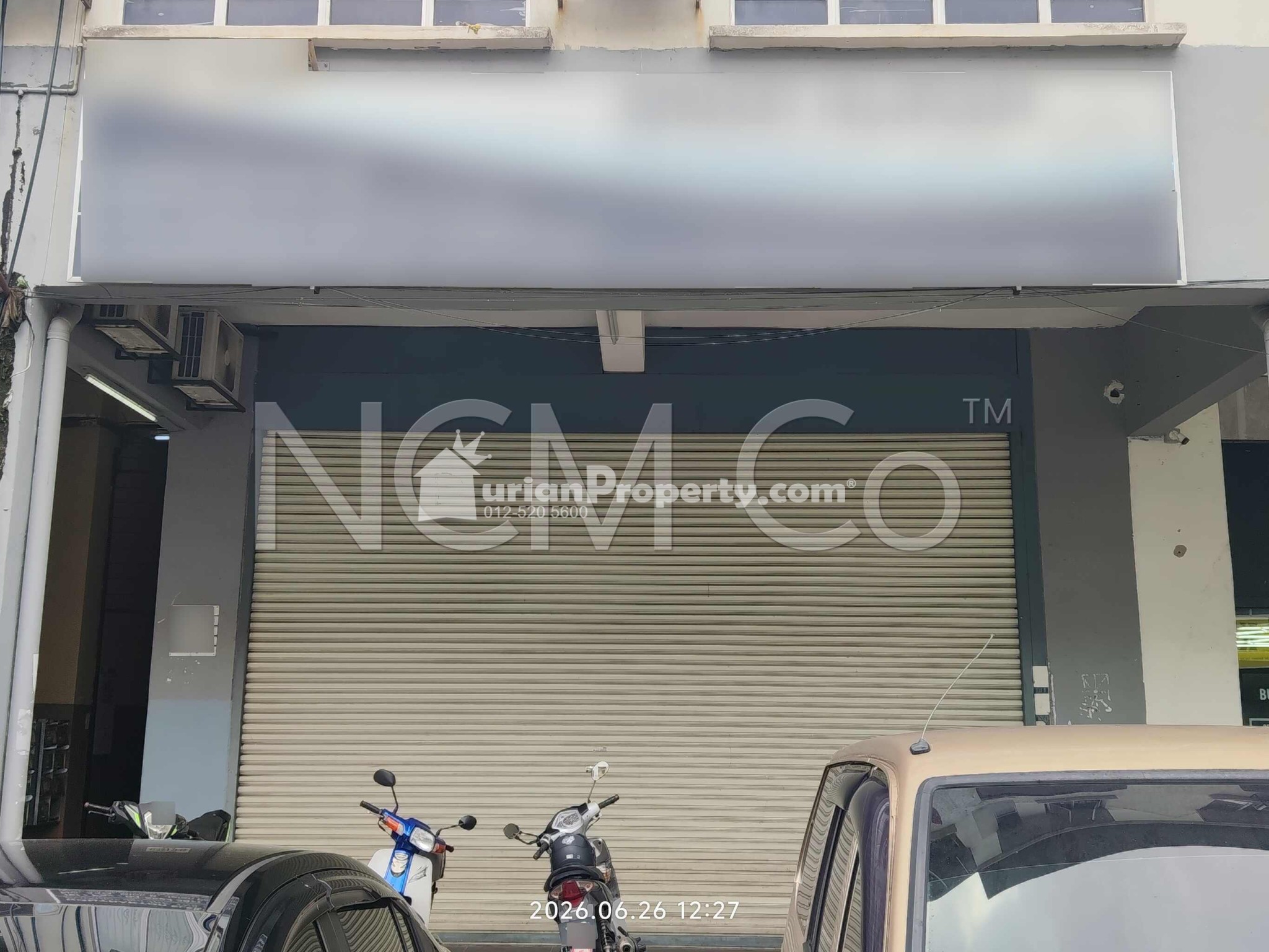 Shop For Auction at Dataran Otomobil