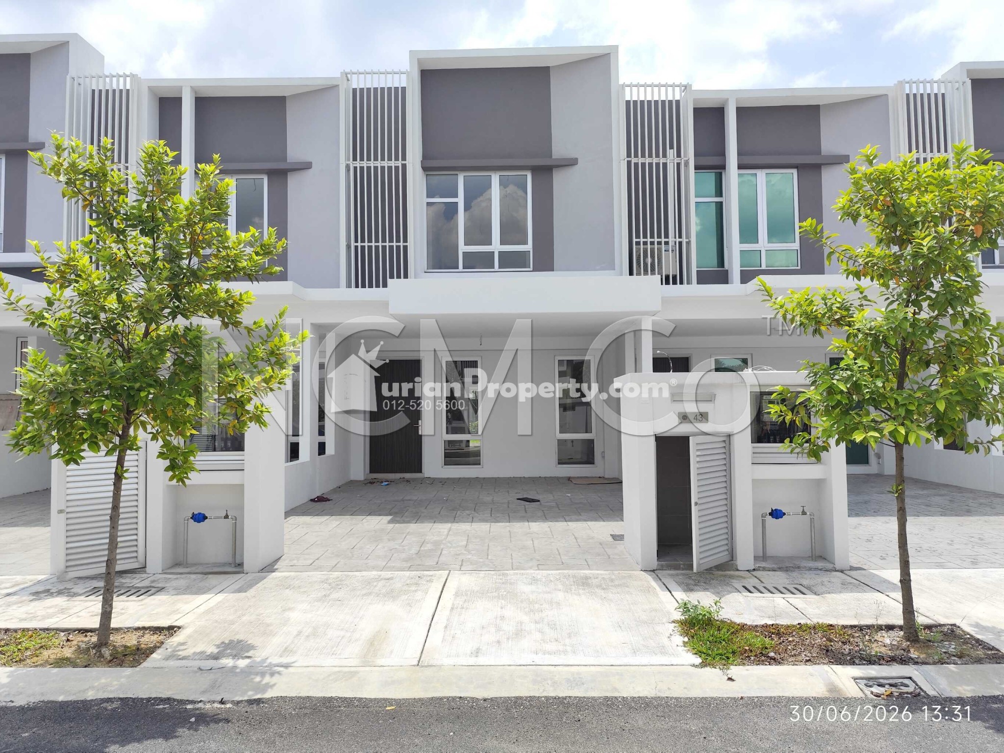 Terrace House For Auction at Acacia Park