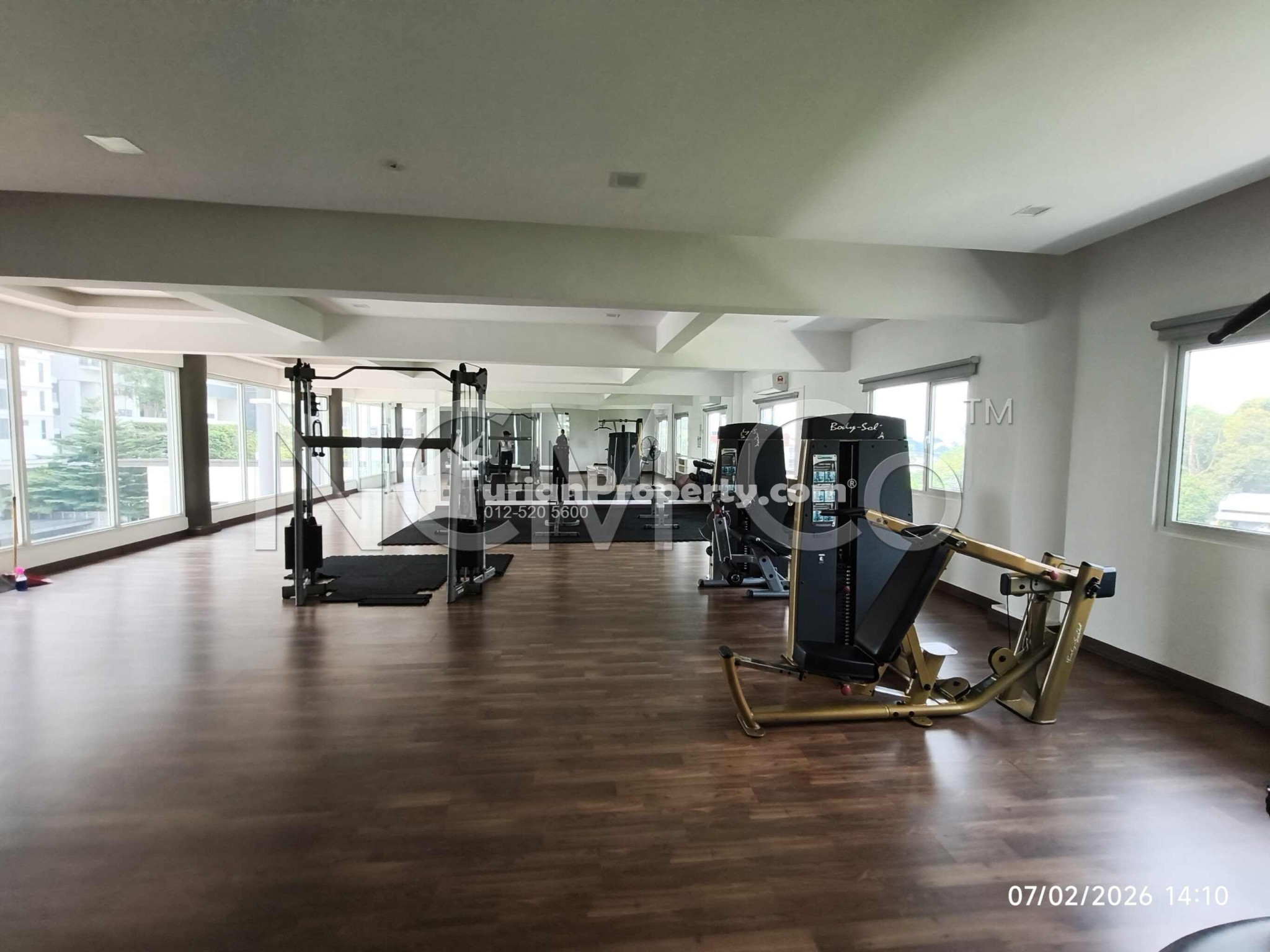 Condo For Auction at Royalle Condominium