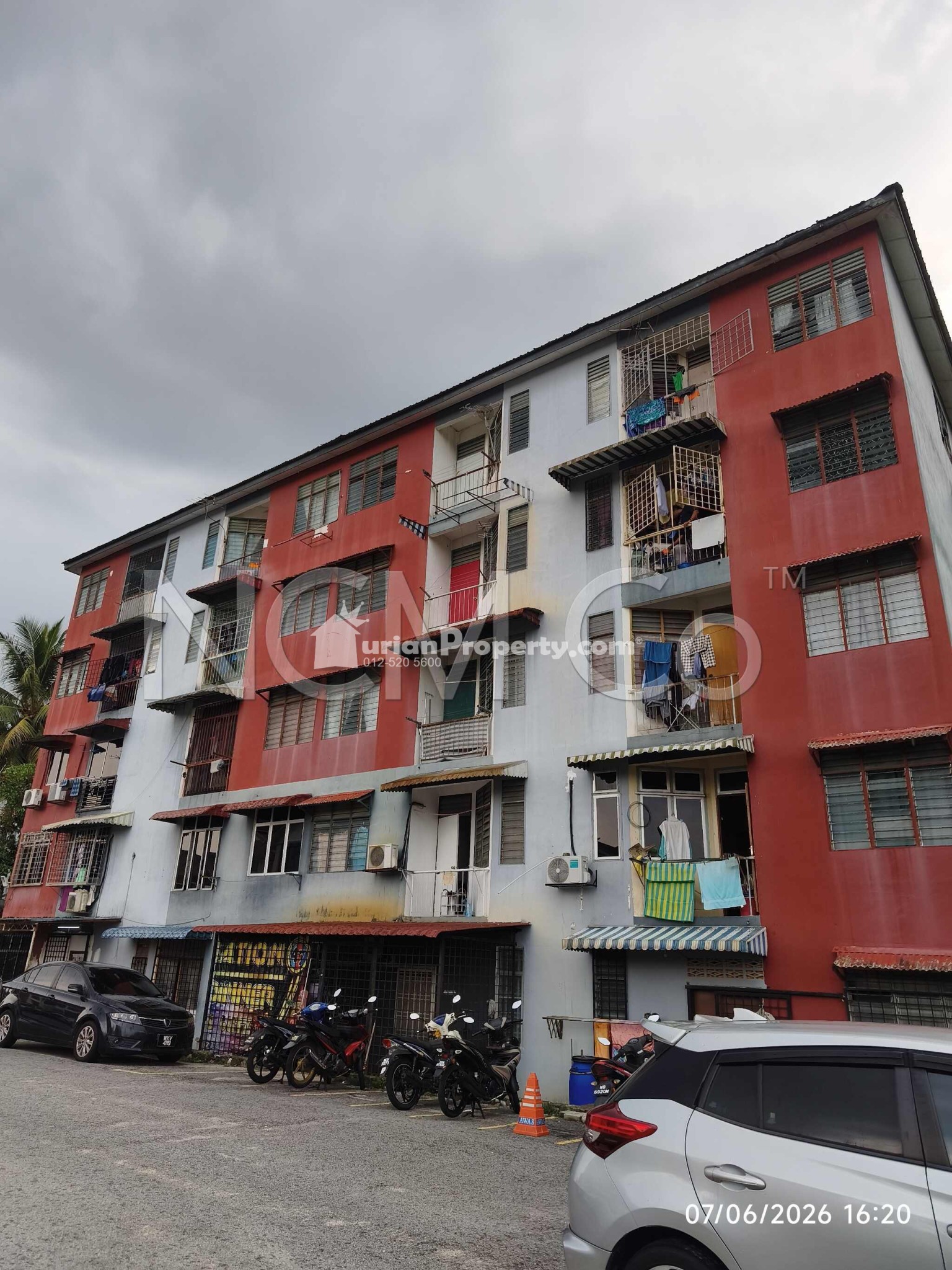 Flat For Auction at Enggang Apartment (Batu Caves)