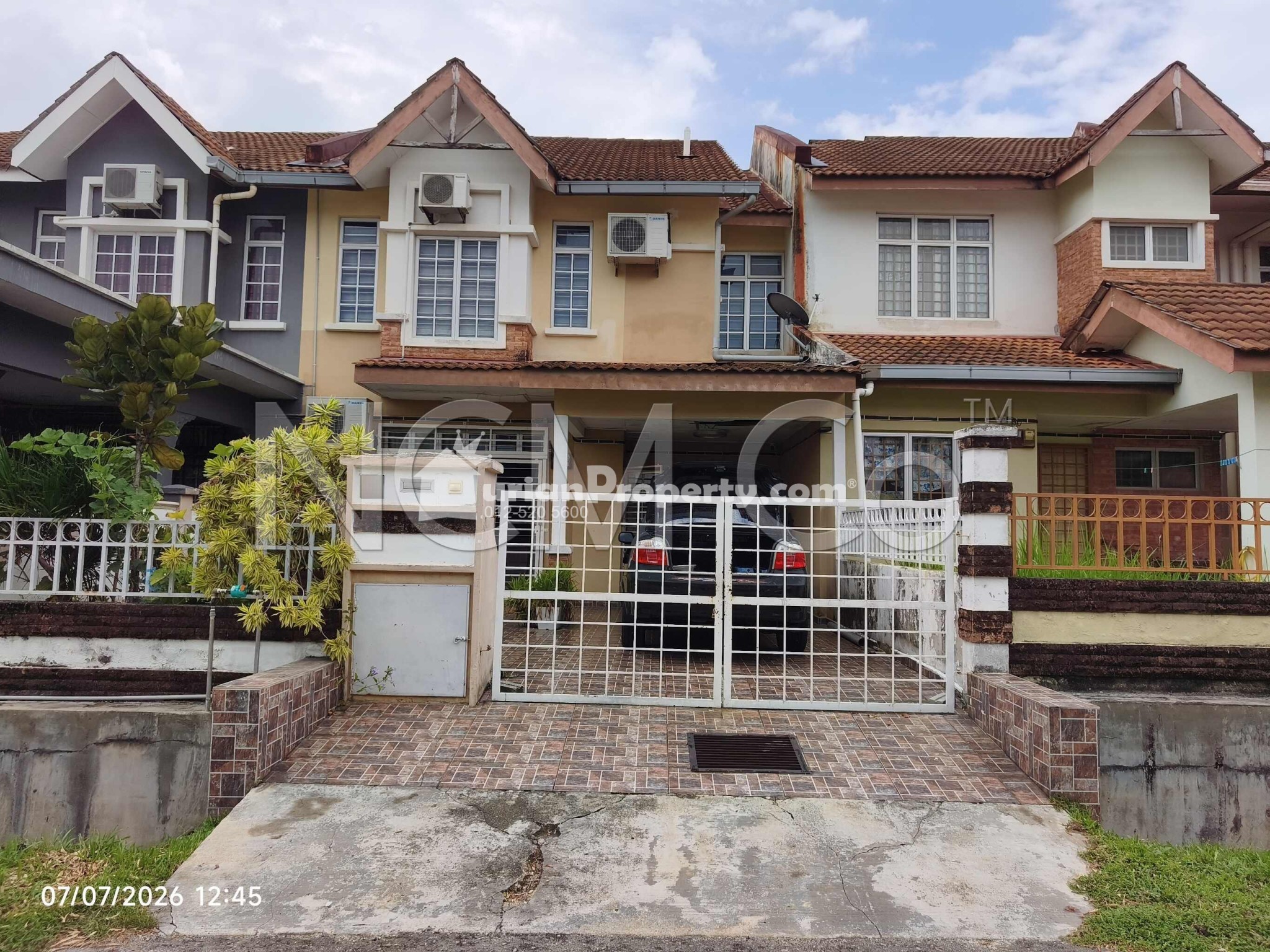 Terrace House For Auction at Laman Dillenia