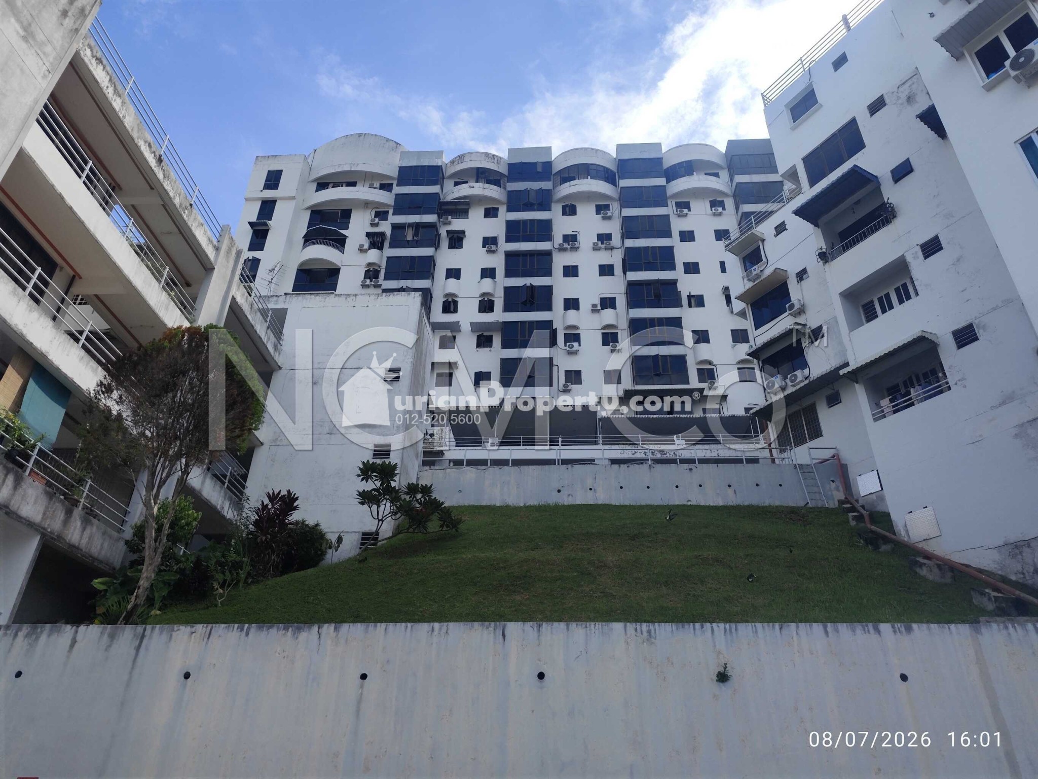 Apartment For Auction at Pearlvue Heights