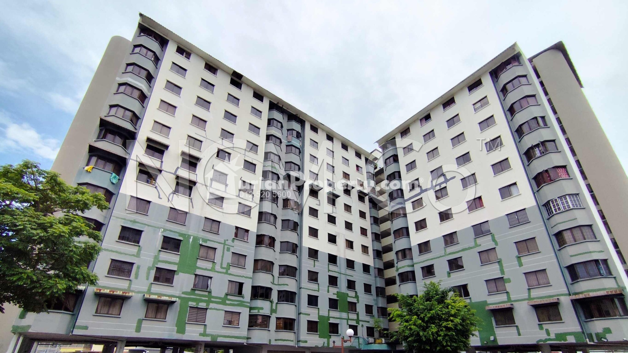 Apartment For Auction at Ria Apartment