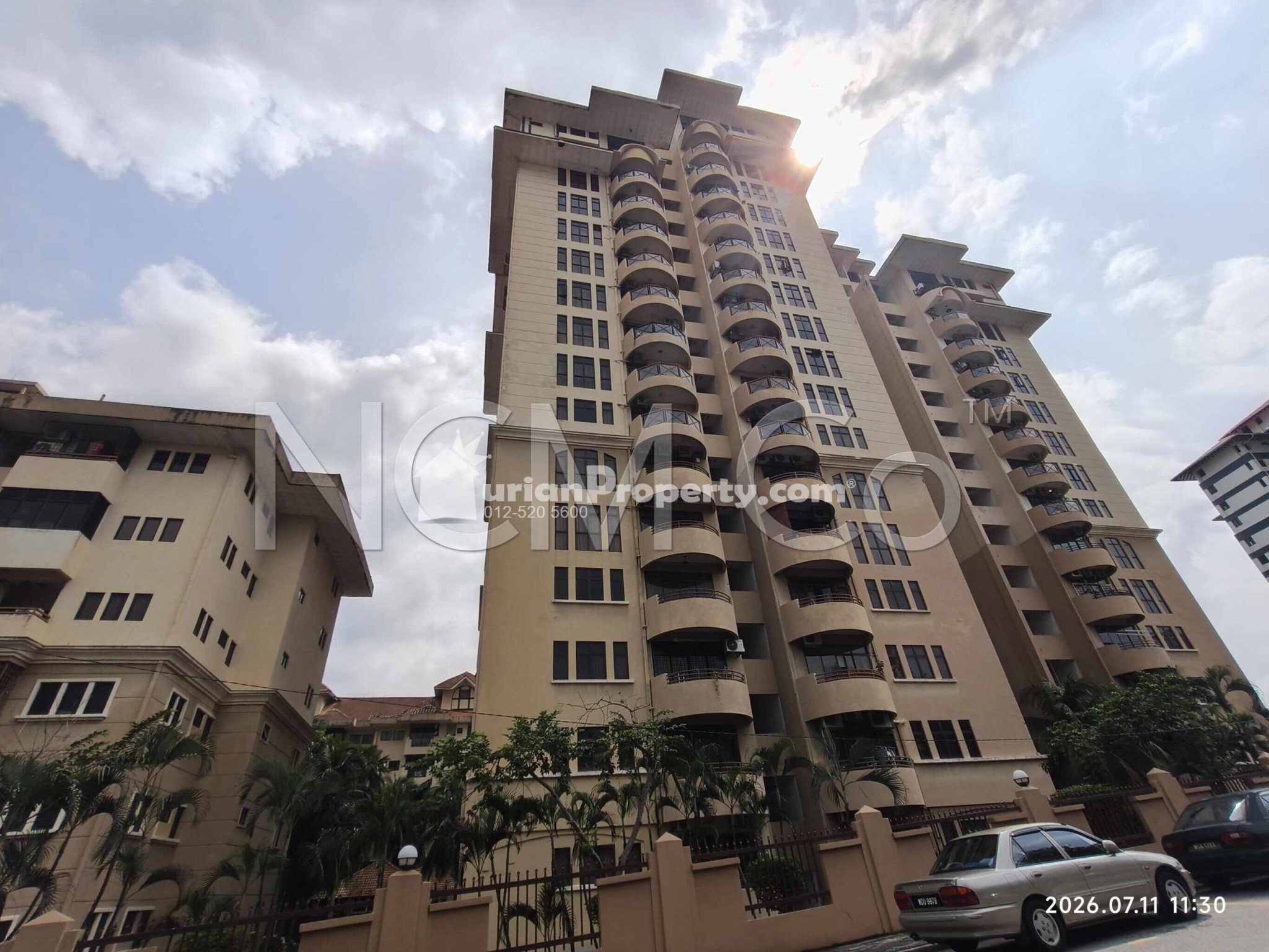 Condo For Auction at Desa Villa