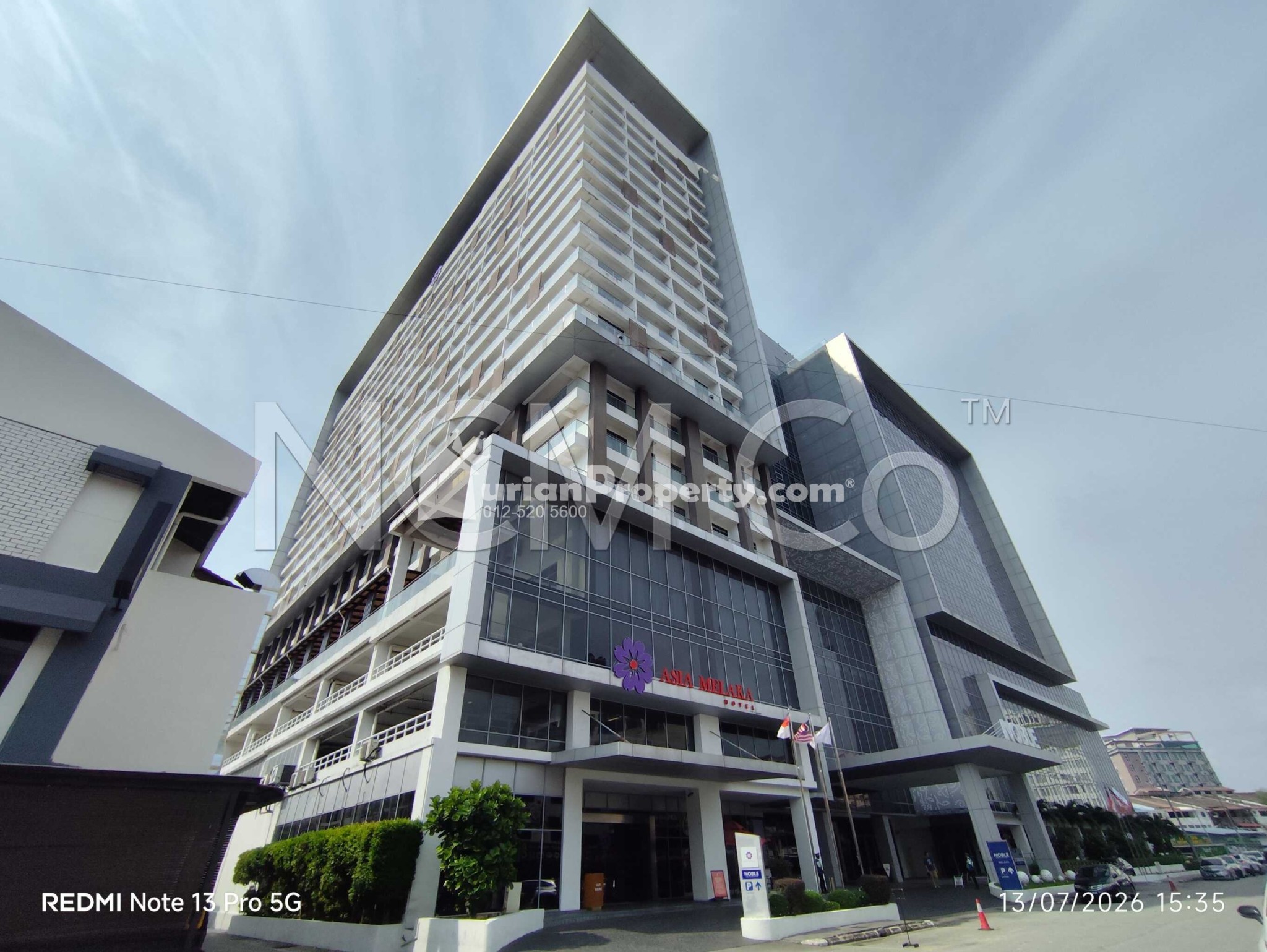Serviced Residence For Auction at The Straits Residence