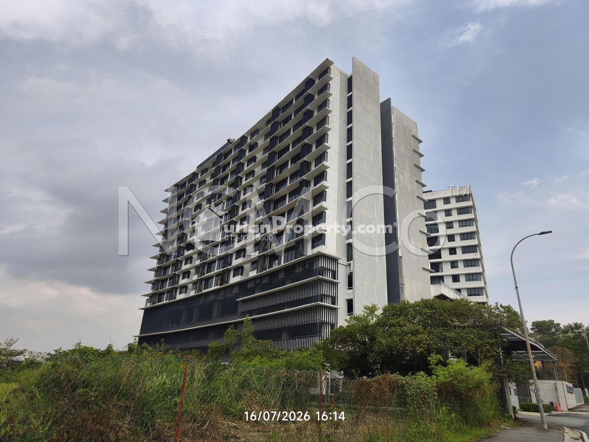 Serviced Residence For Auction at SKYZ Jelutong Residences