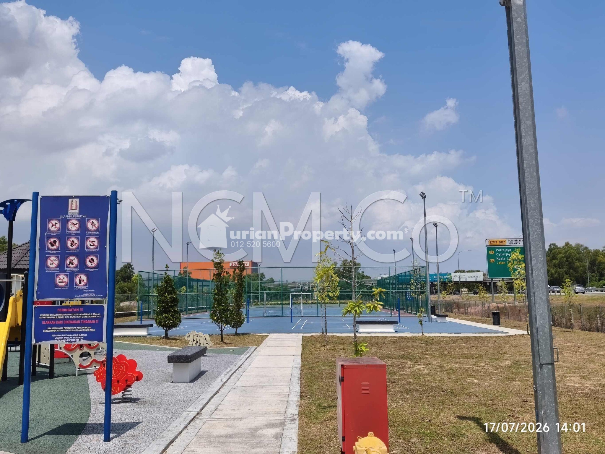 Apartment For Auction at Idaman BSP Apartment
