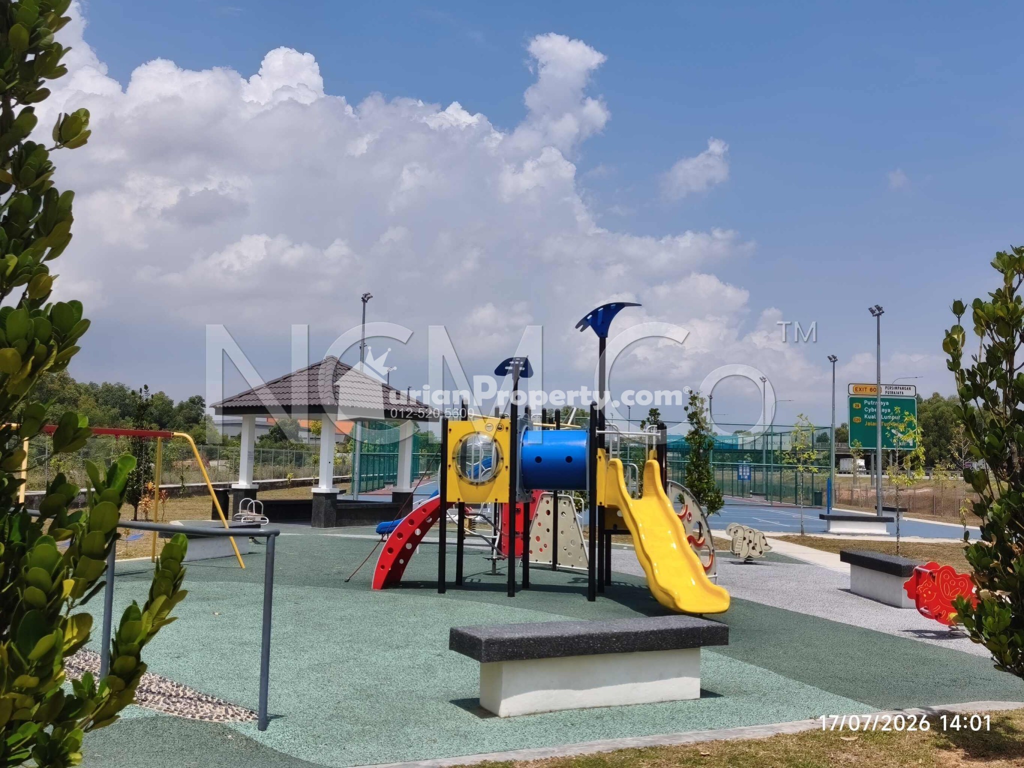 Apartment For Auction at Idaman BSP Apartment