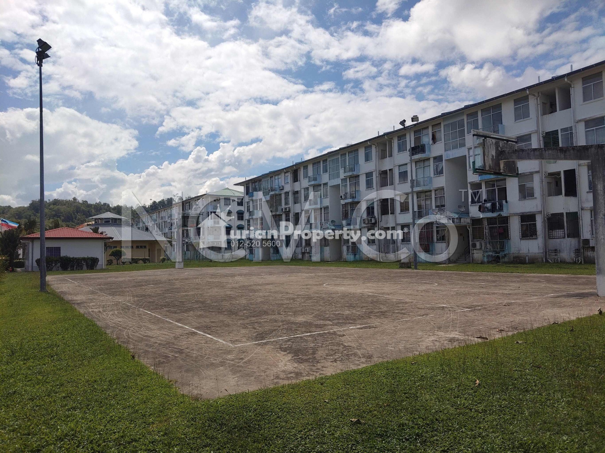 Apartment For Auction at Melinsung Summer Bay Resort Apartment