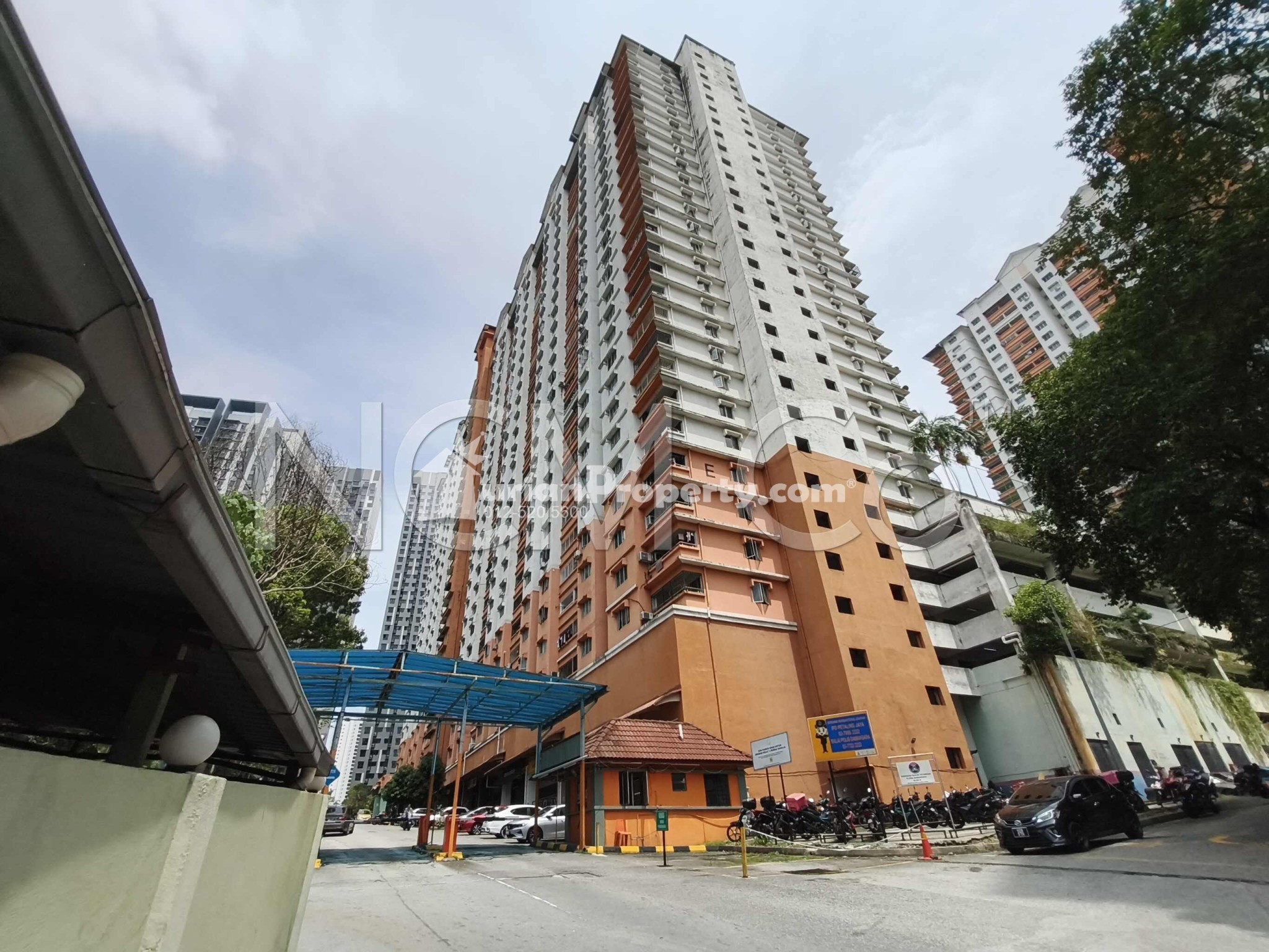 Apartment For Auction at Flora Damansara Apartment