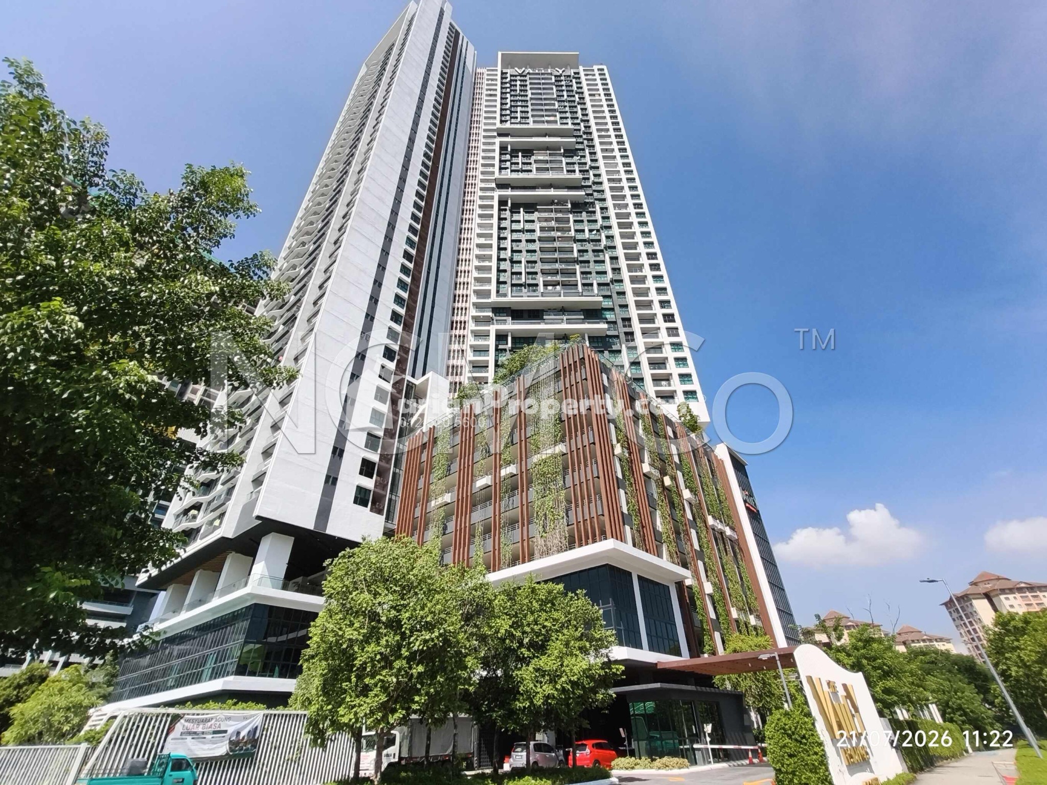 Apartment For Auction at The Valley Residence