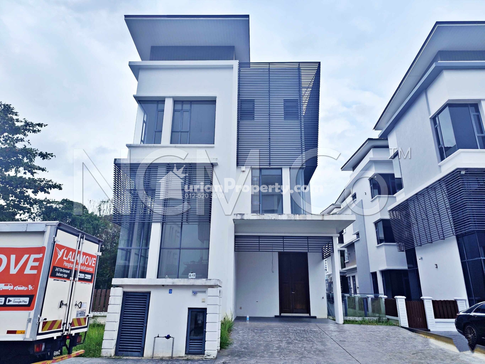 Bungalow House For Auction at Residence 33