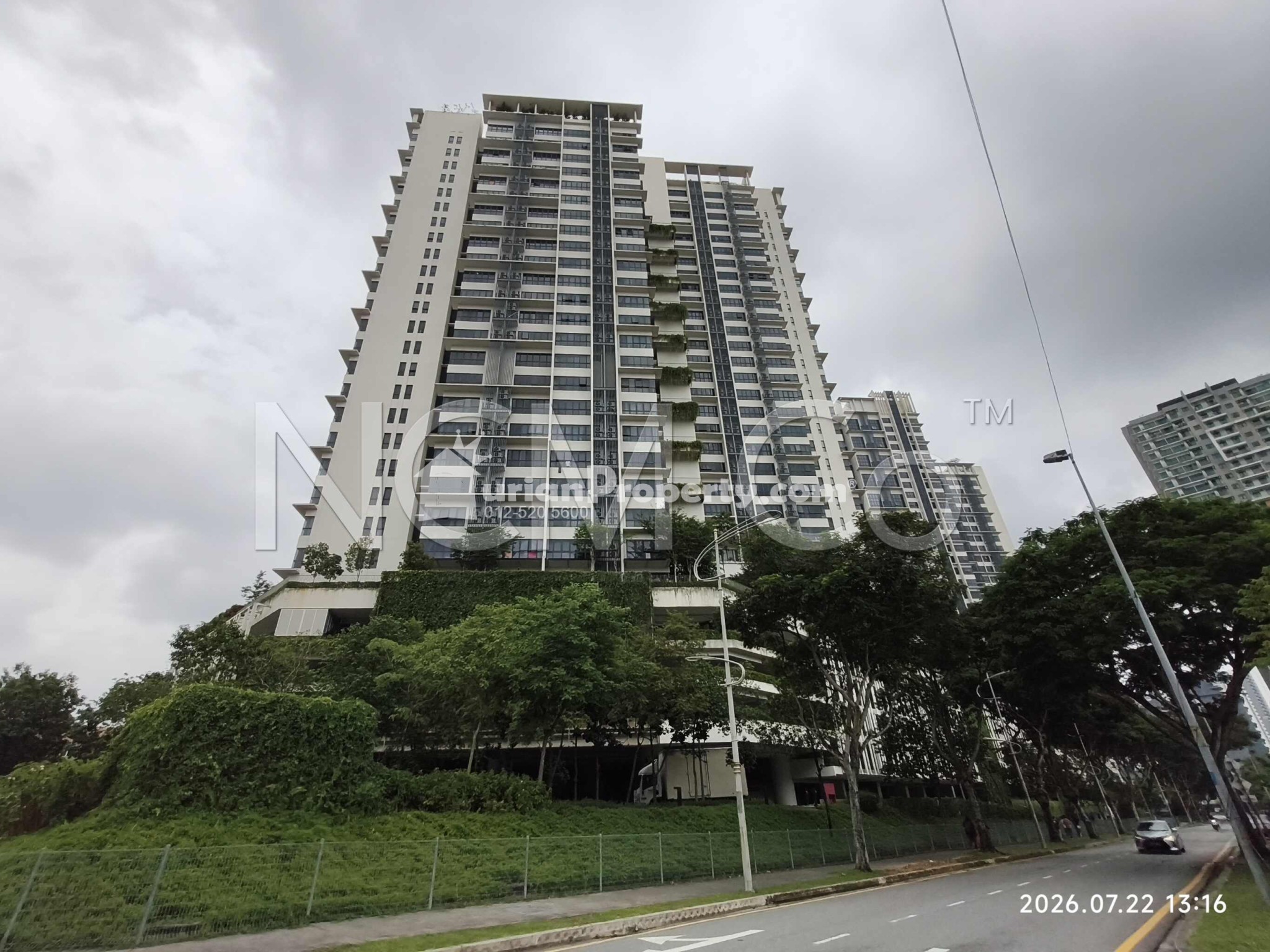 Apartment For Auction at HighPark Suites