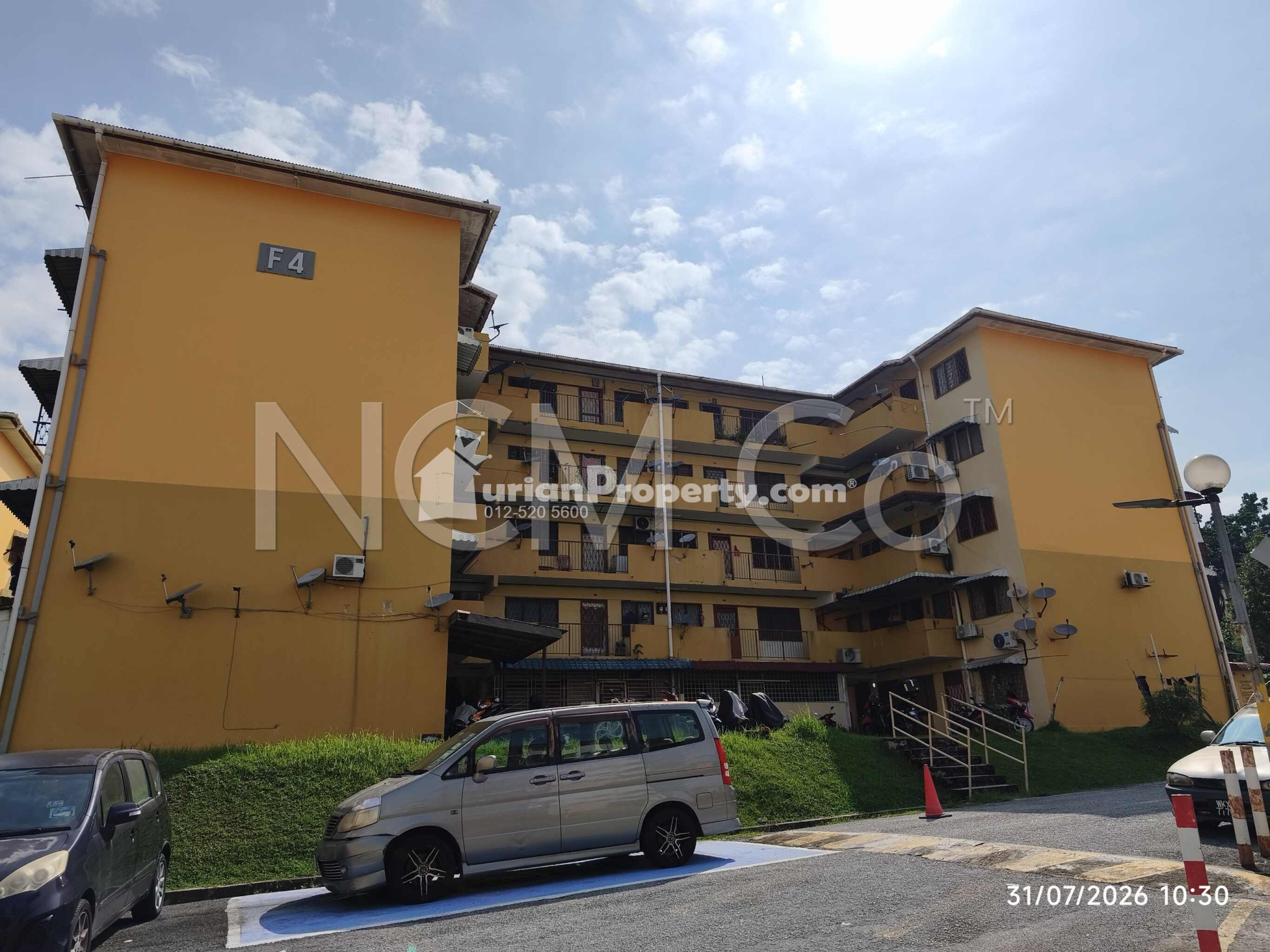 Apartment For Auction at Section 2
