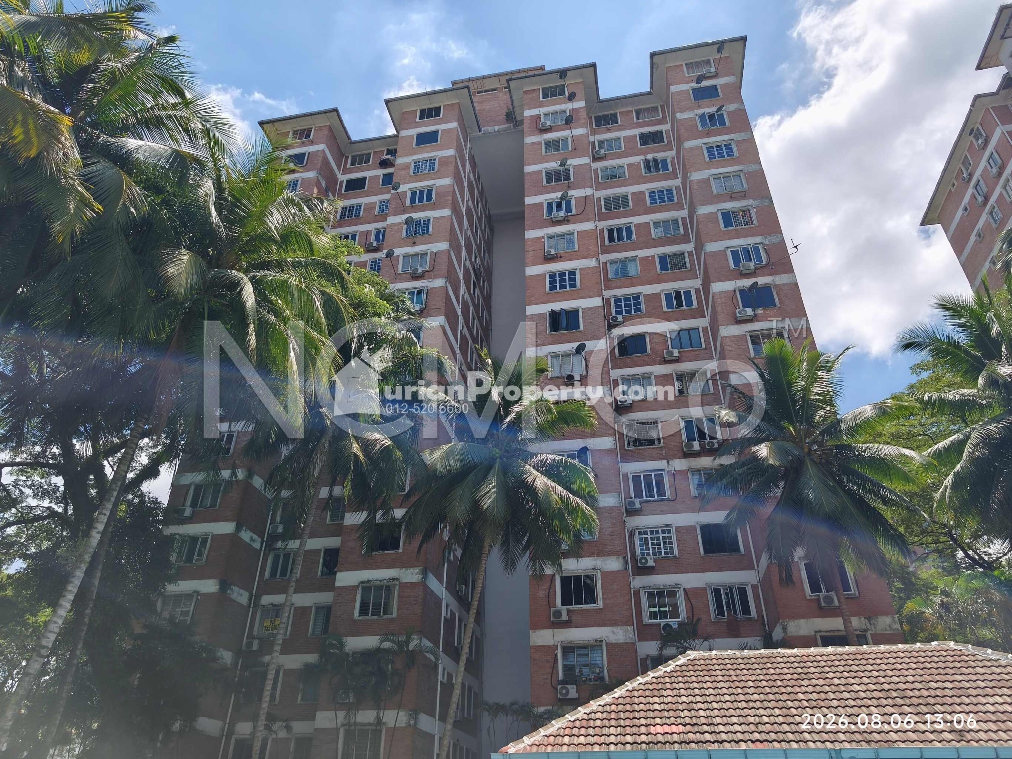 Condo For Auction at Garden Park