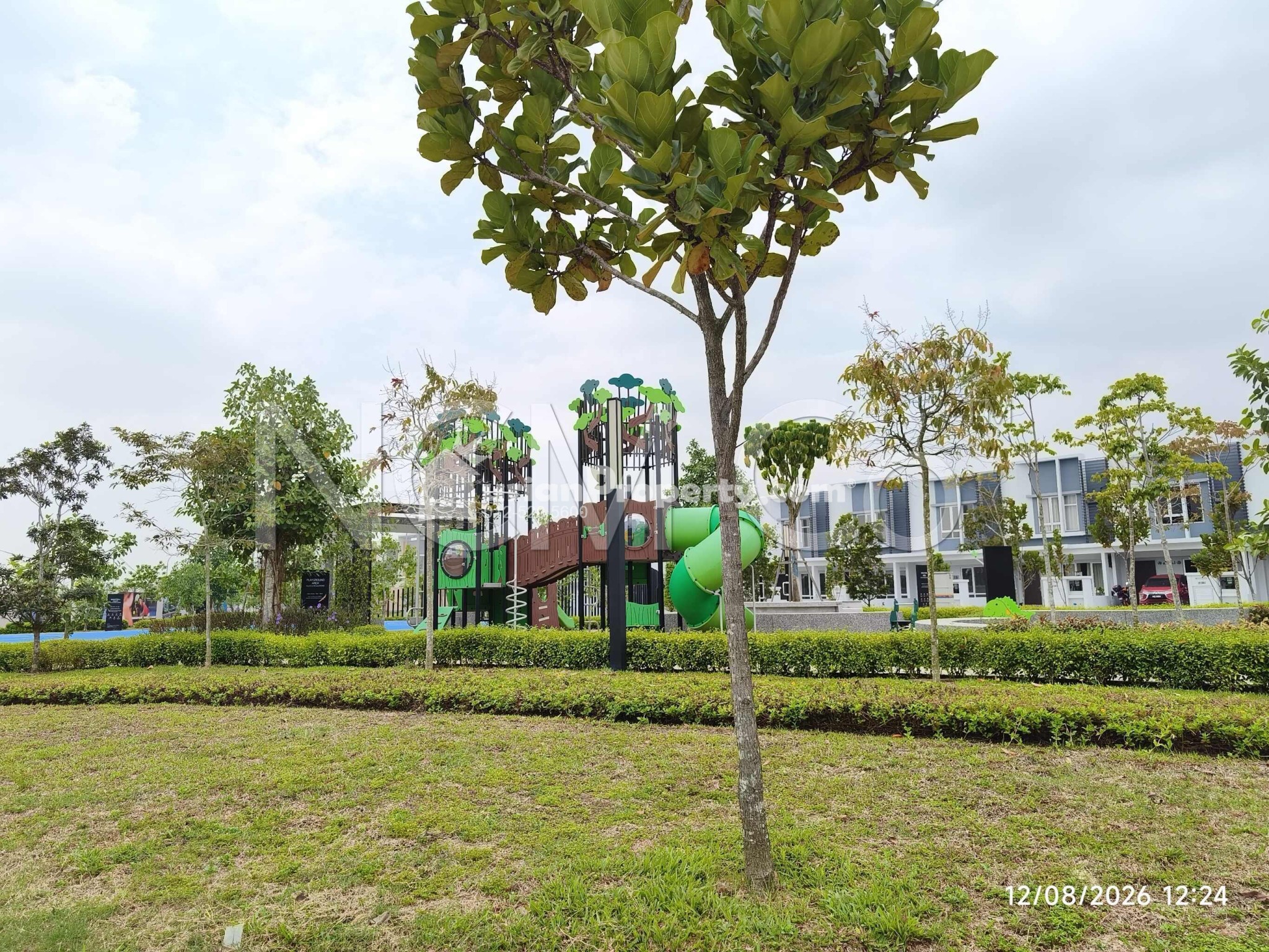Terrace House For Auction at Acacia Park