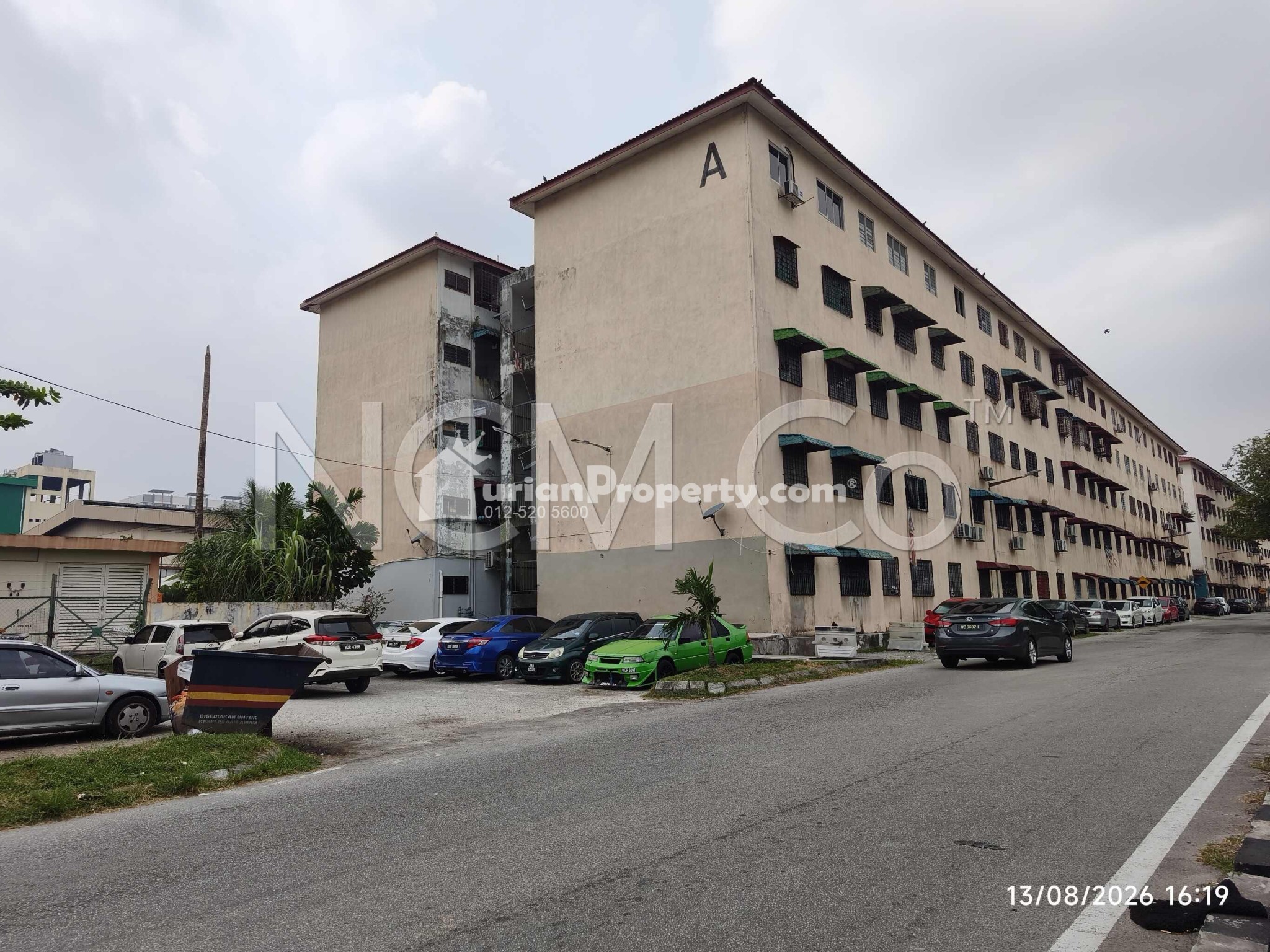 Flat For Auction at Selayang Makmur Apartment