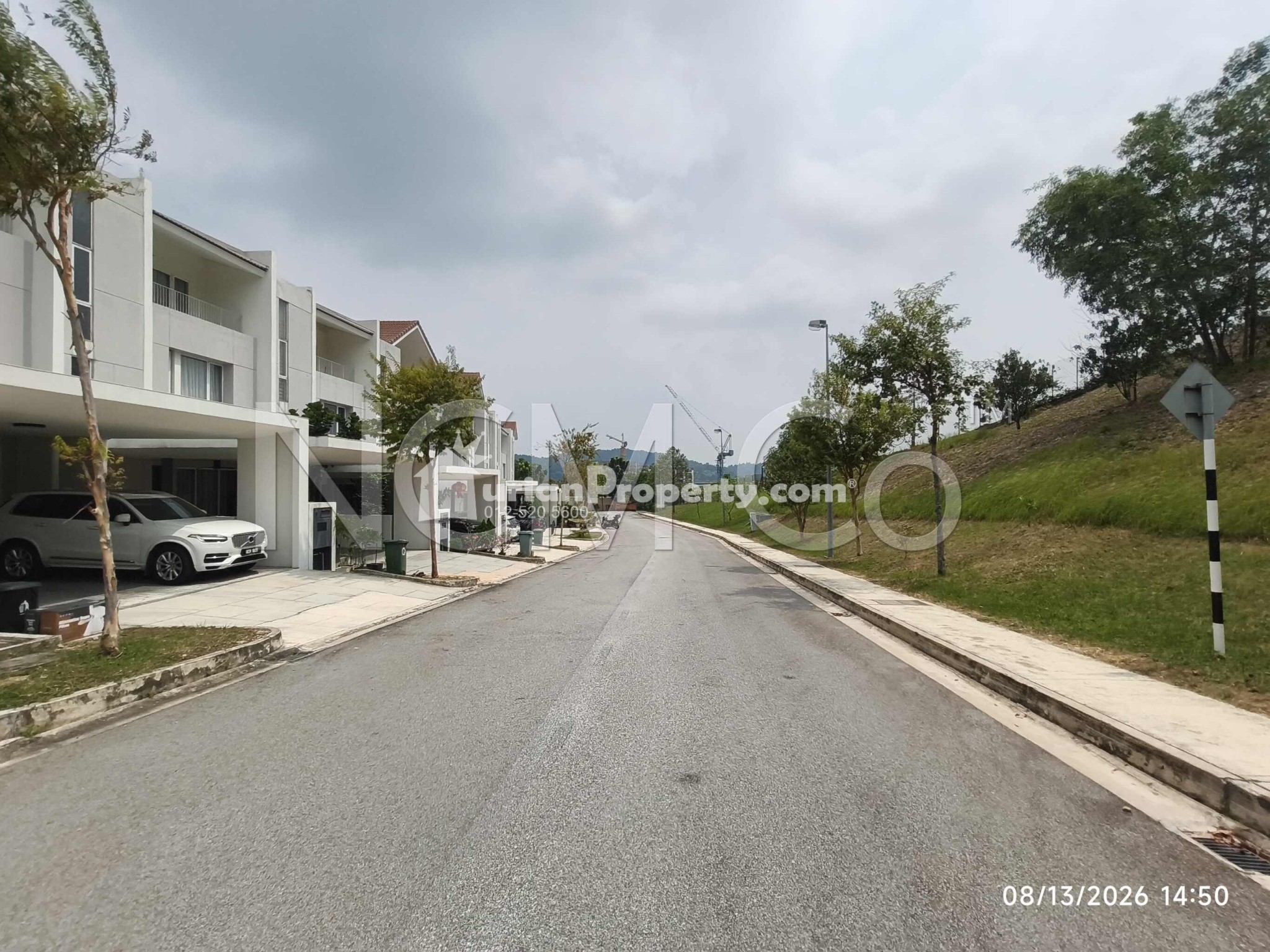 Terrace House For Auction at Tamansari