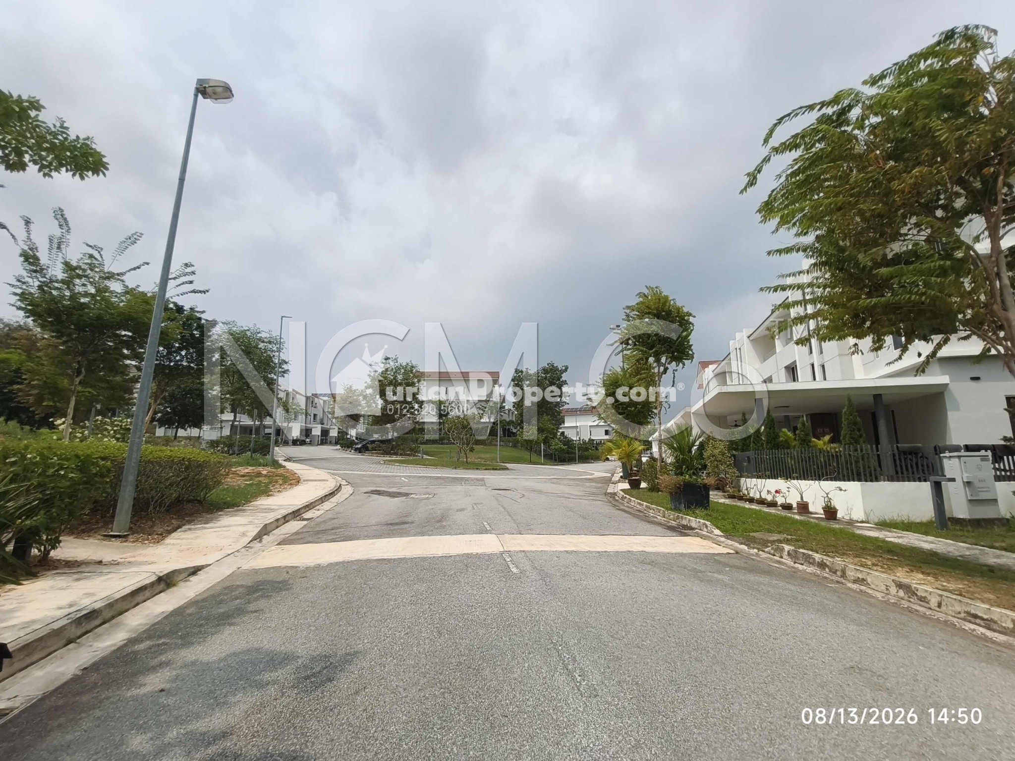 Terrace House For Auction at Tamansari
