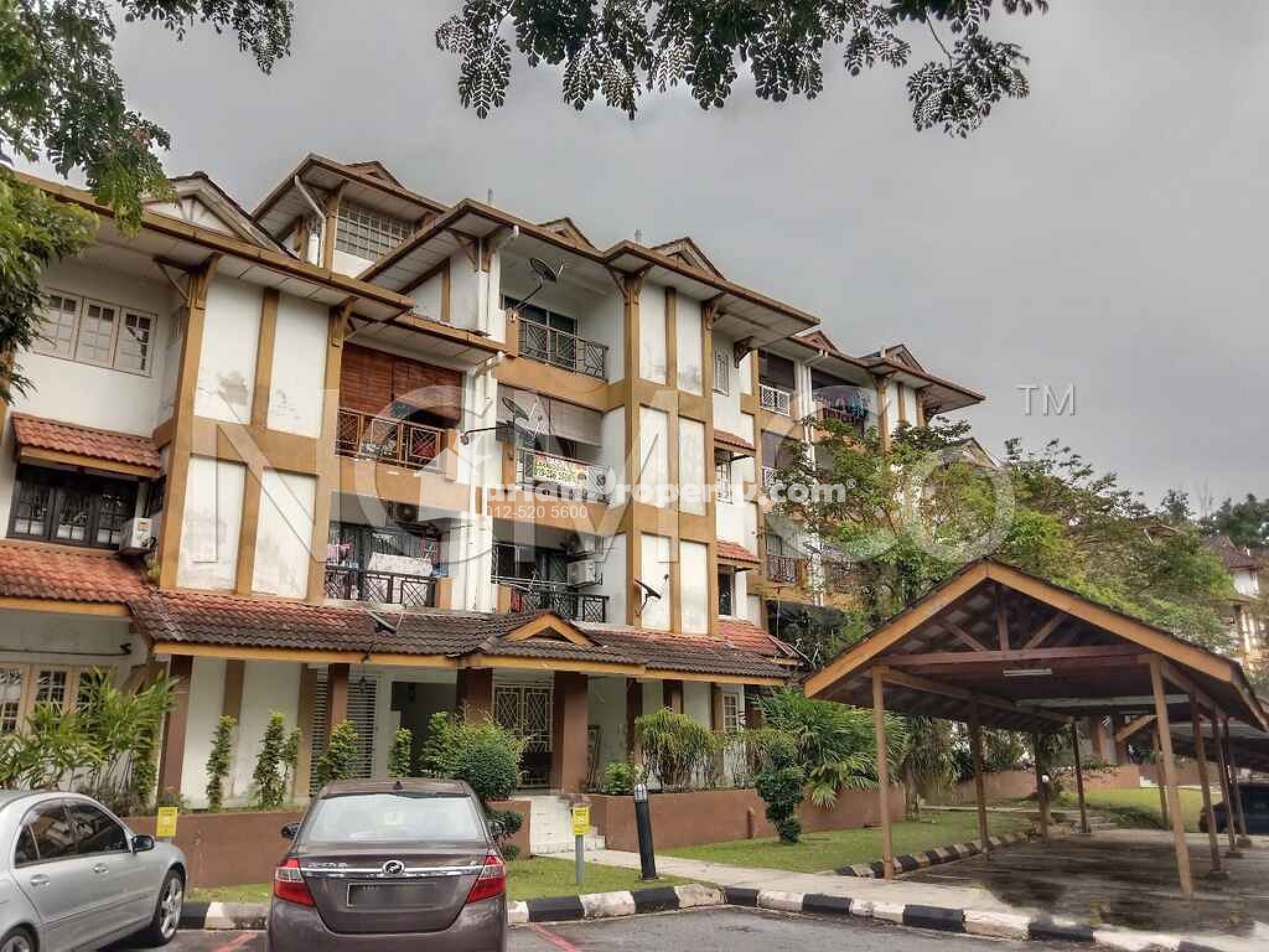 Condo For Auction at Villaria