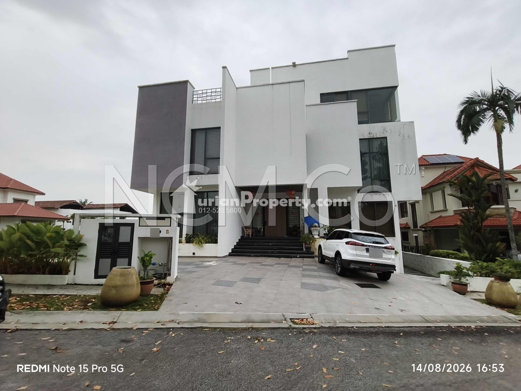 Bungalow House For Auction at Palm View