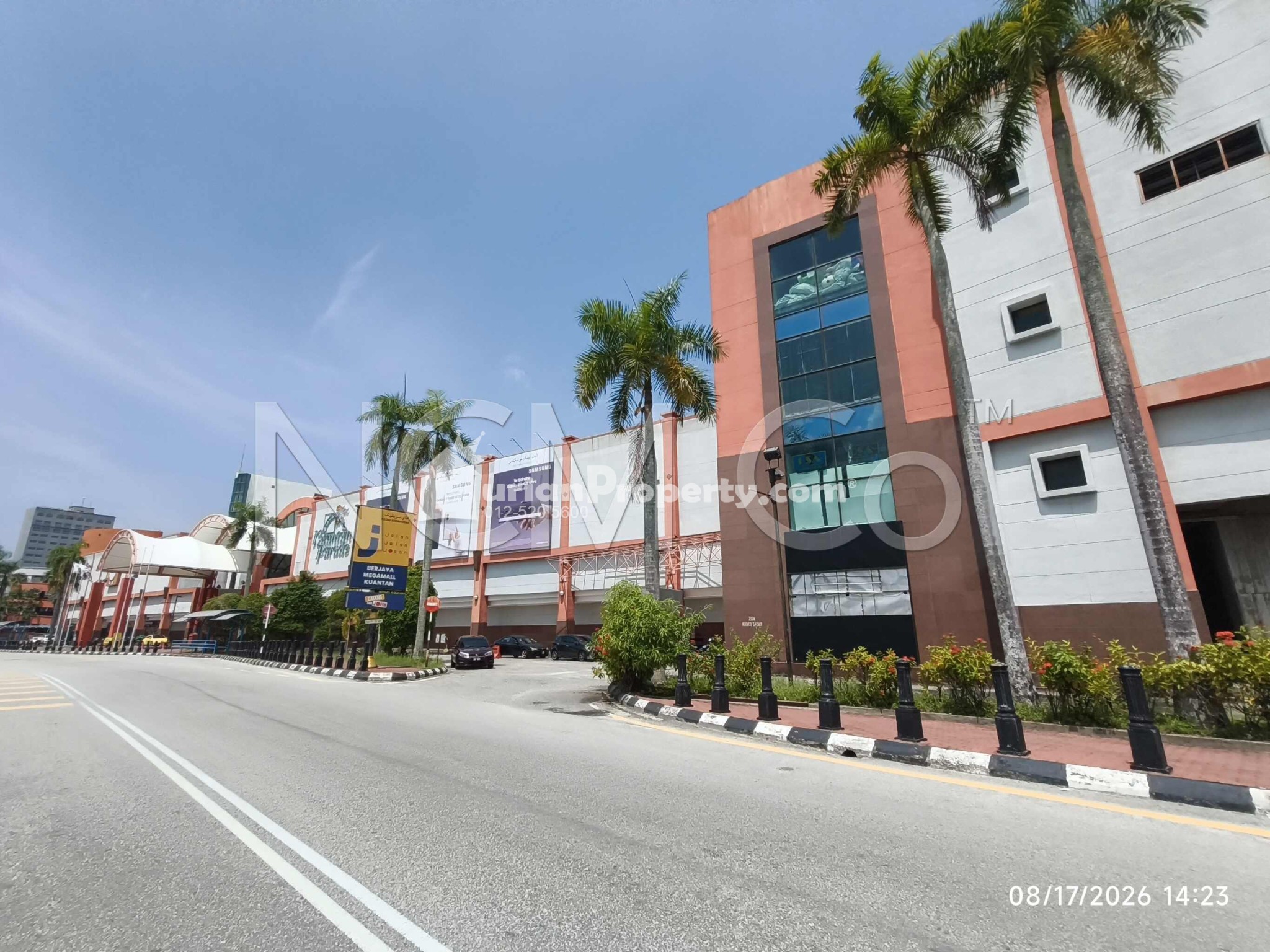 Shop For Auction at Kuantan Parade