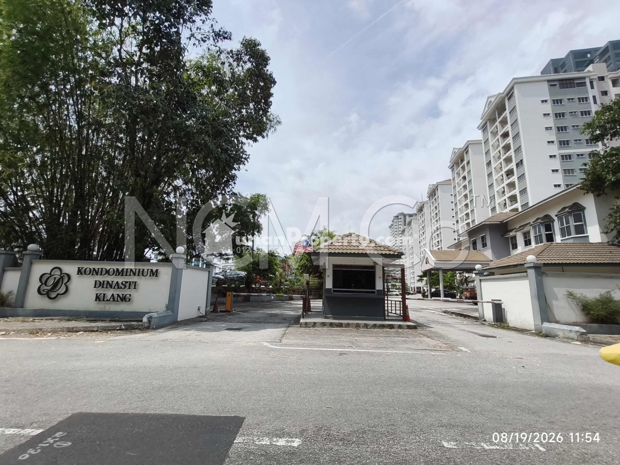 Condo For Auction at Condominium Klang Dynasty