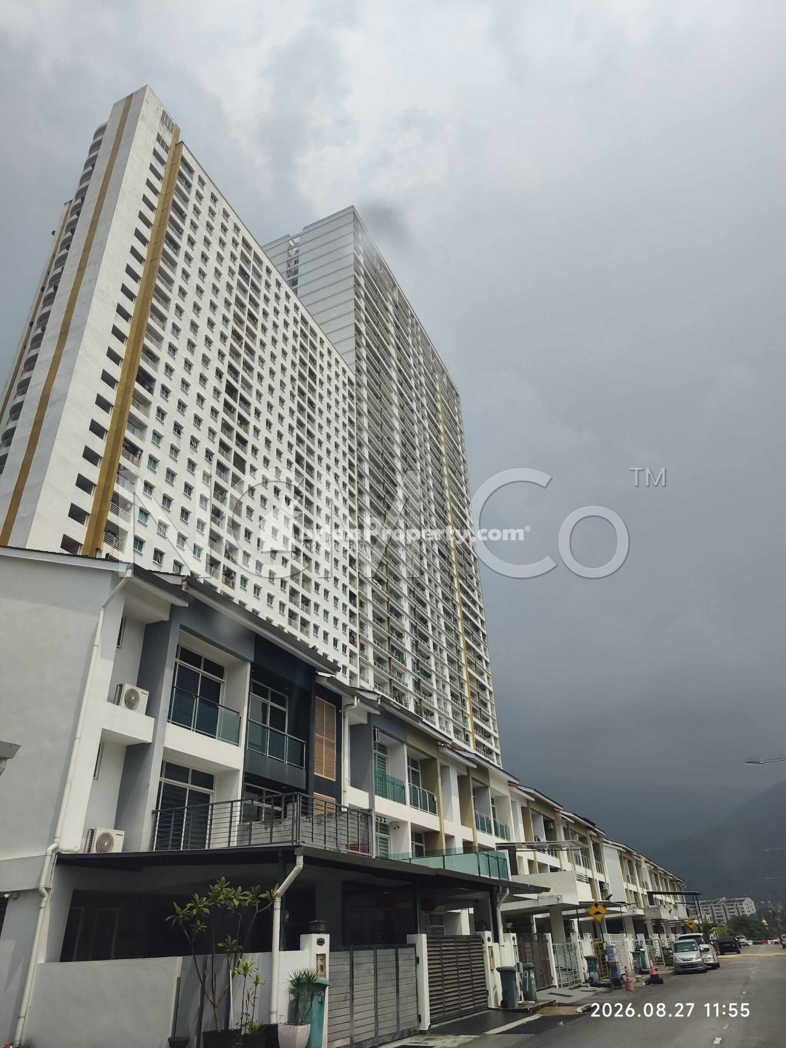 Condo For Auction at Shineville Park